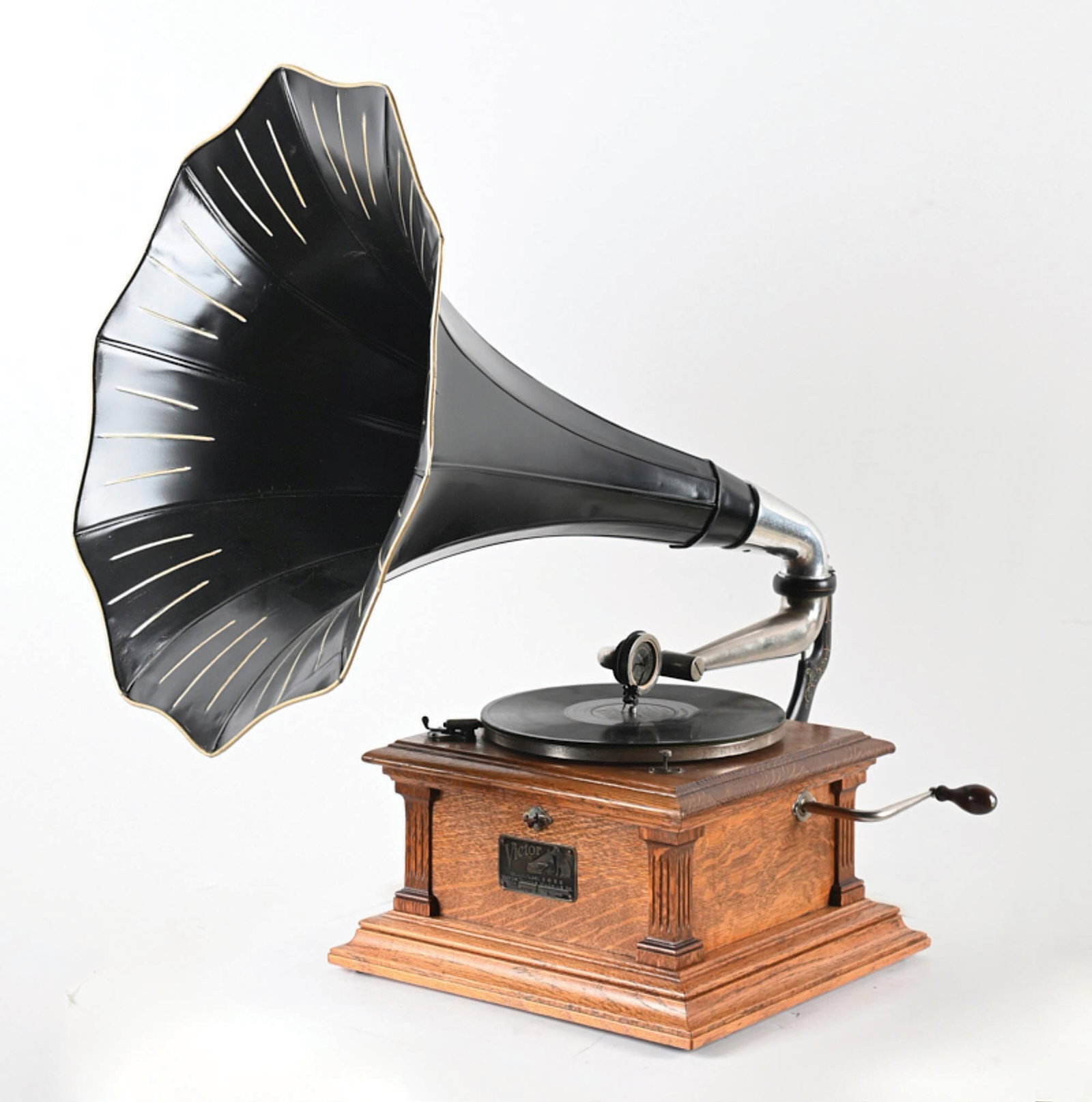 VICTOR MODEL III DISC PHONOGRAPH - 3