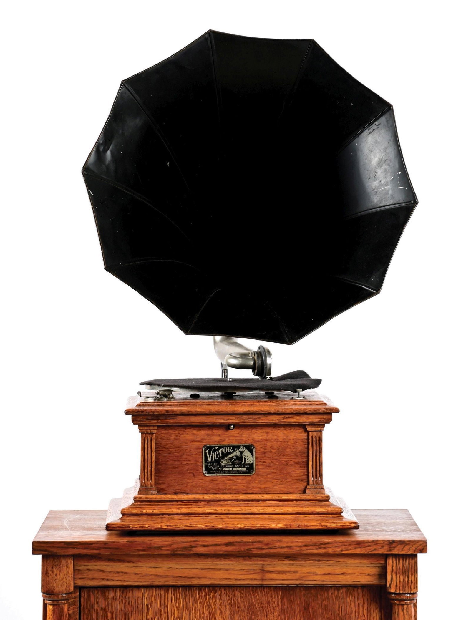 RCA VICTOR TYPE III DISC PHONOGRAPH ON OAK STAND - 7
