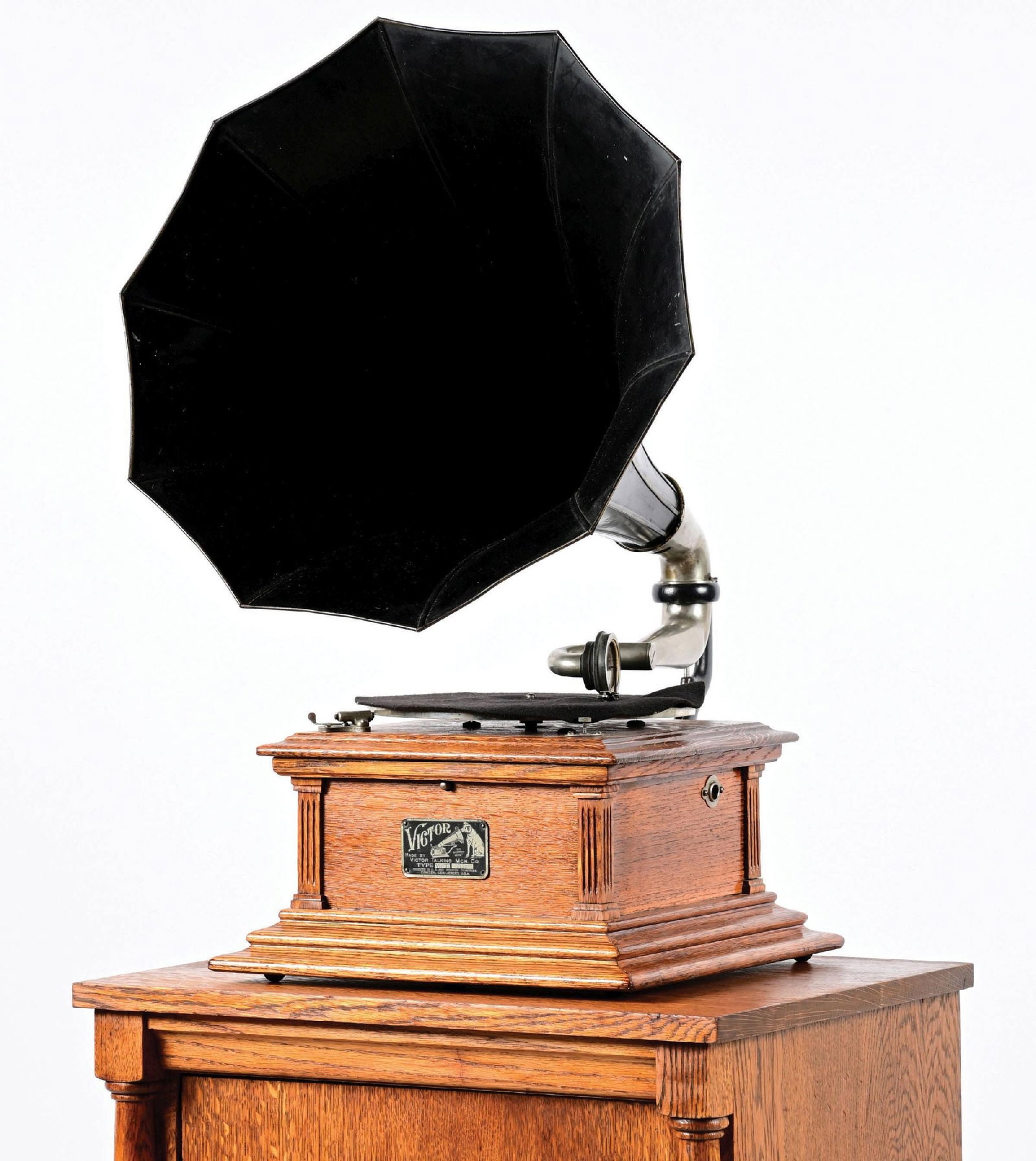 RCA VICTOR TYPE III DISC PHONOGRAPH ON OAK STAND - 8