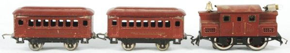 Lionel O-Gauge No. 150 Passenger Train Set.: Pre-war. Includes no. 150 New York Central Lines electric style engine with two no. 600 pullman cars in chocolate brown. Some scratching and wear to engine and sides of cars. Condition (Very Good).
