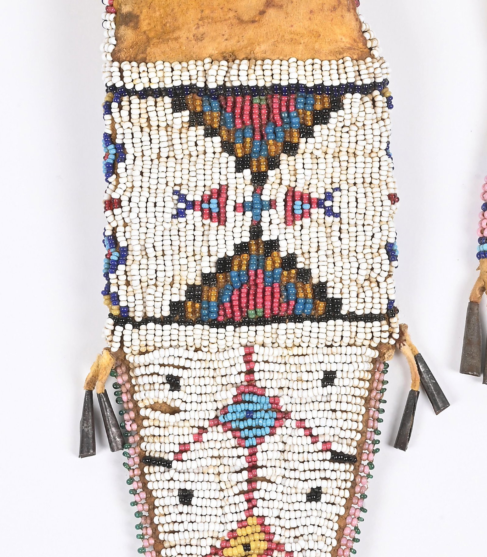 UTE (NÚUCHI) BEADED TAB BAG - 2