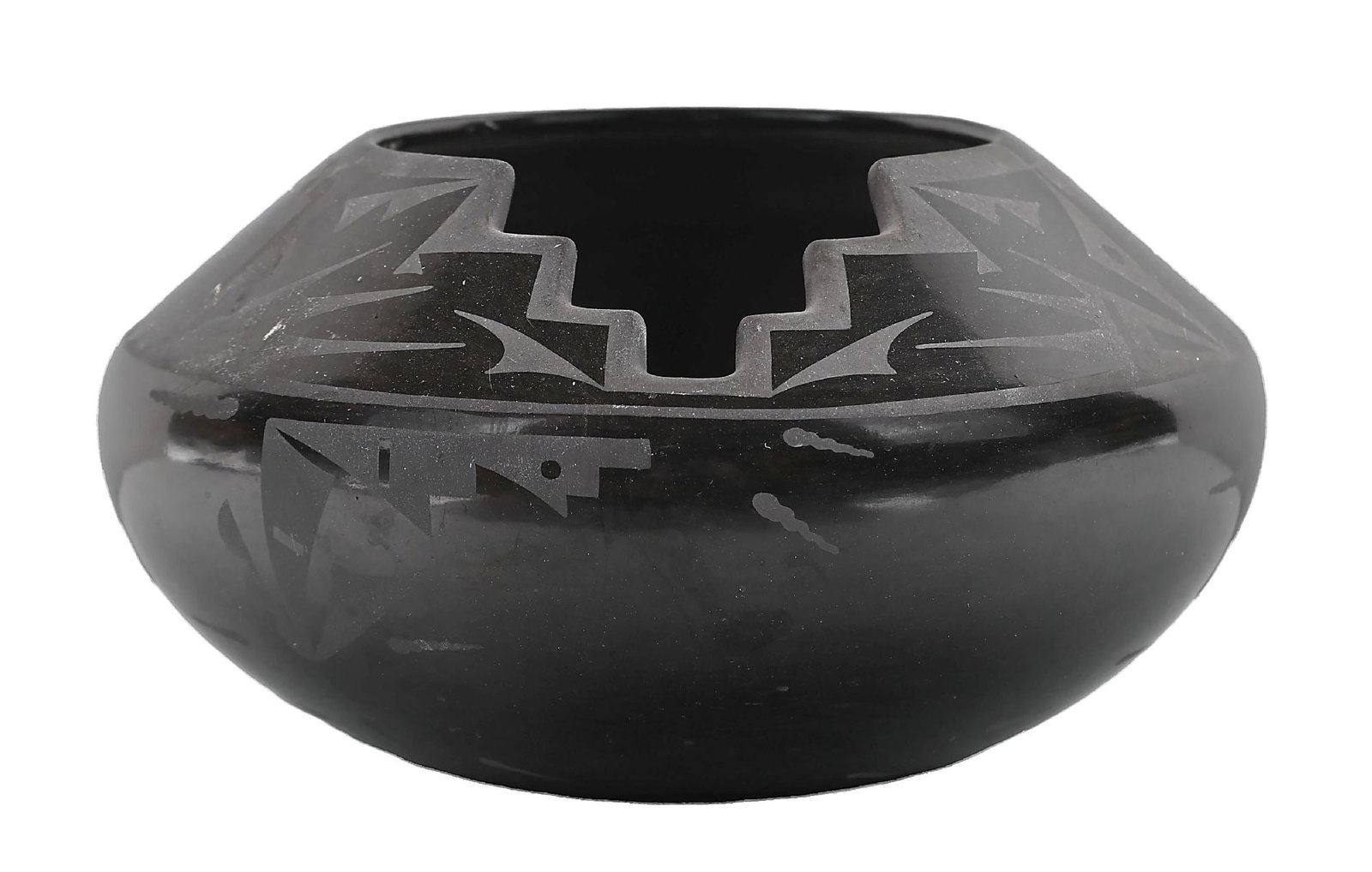 CAVAN GONZALES (TSE-WHANG, B. 1970) SAN ILDEFONSO (P’OHWHOGEH) BLACKWARE POT (1 of 5)