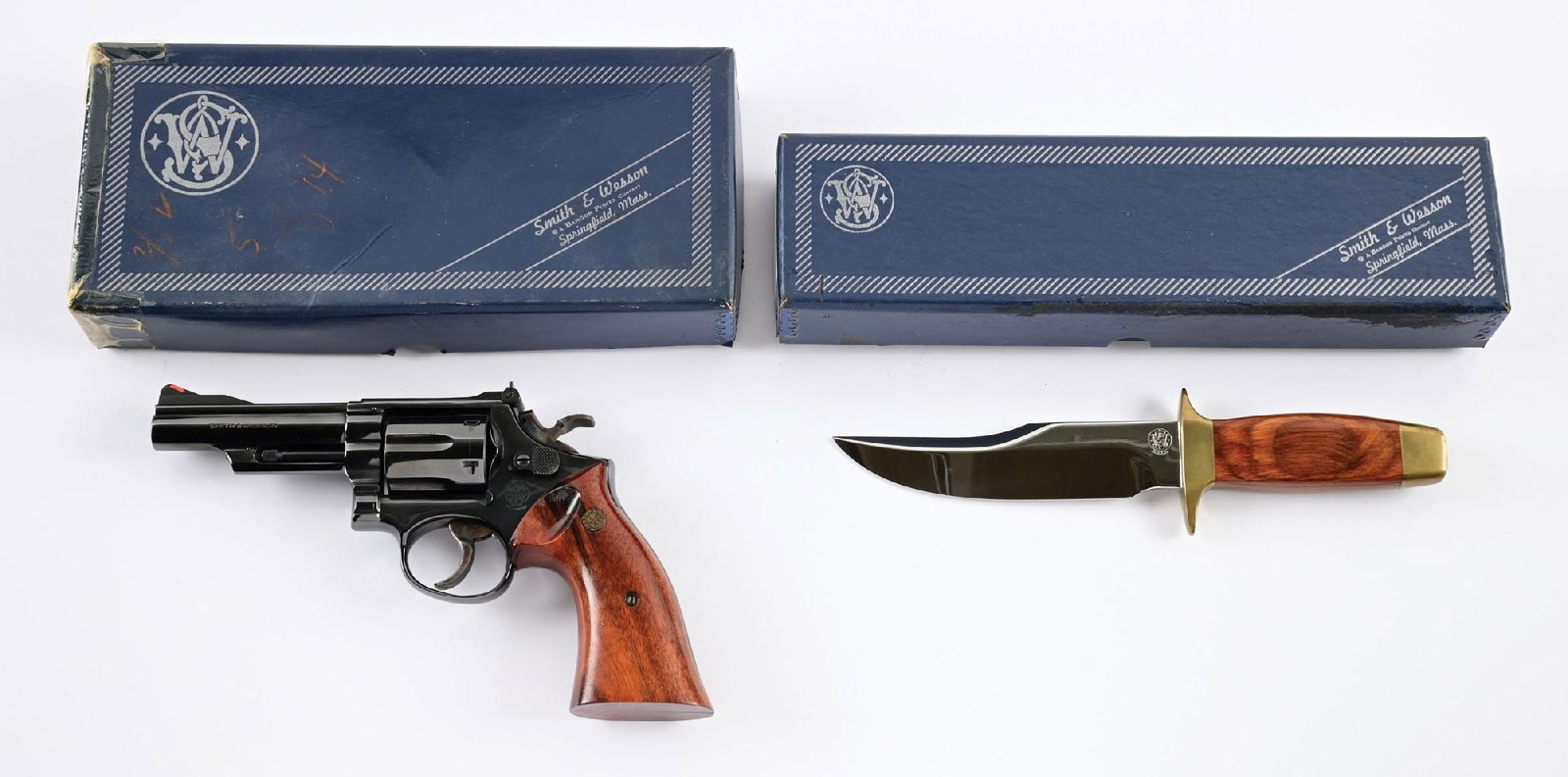(C) SMITH & WESSON 19-3 TEXAS RANGERS COMMEMORATIVE DOUBLE ACTION REVOLVER WITH KNIFE. (1 of 2)