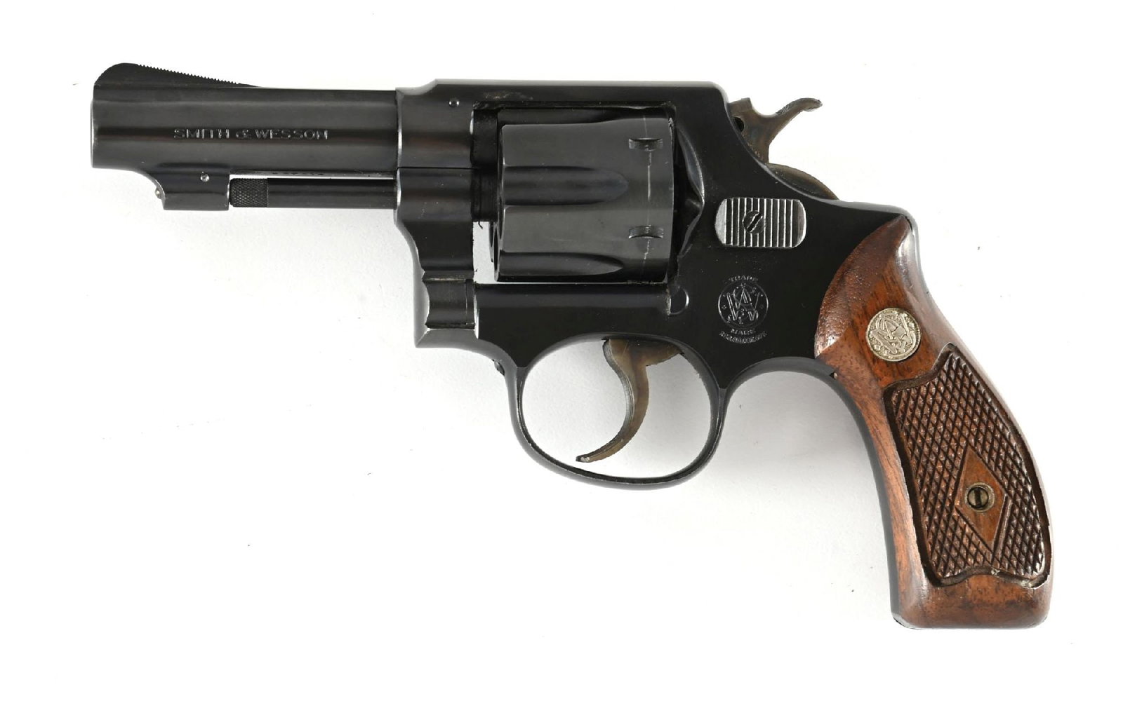(C) SMITH & WESSON CHIEF'S SPECIAL PRE-MODEL 36 DOUBLE ACTION REVOLVER.: This model was introduced in 1950 and produced through 1957 before the model number was added. This early example was built on the round butt 5-screw J frame with blue finish, serrated ramp front sigh