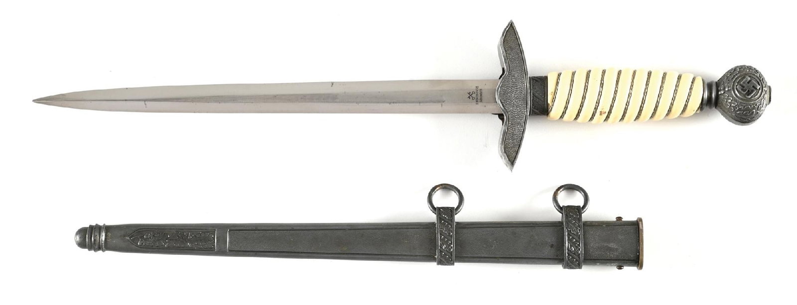 GERMAN WWII SECOND MODEL LUFTWAFFE DAGGER. - 2