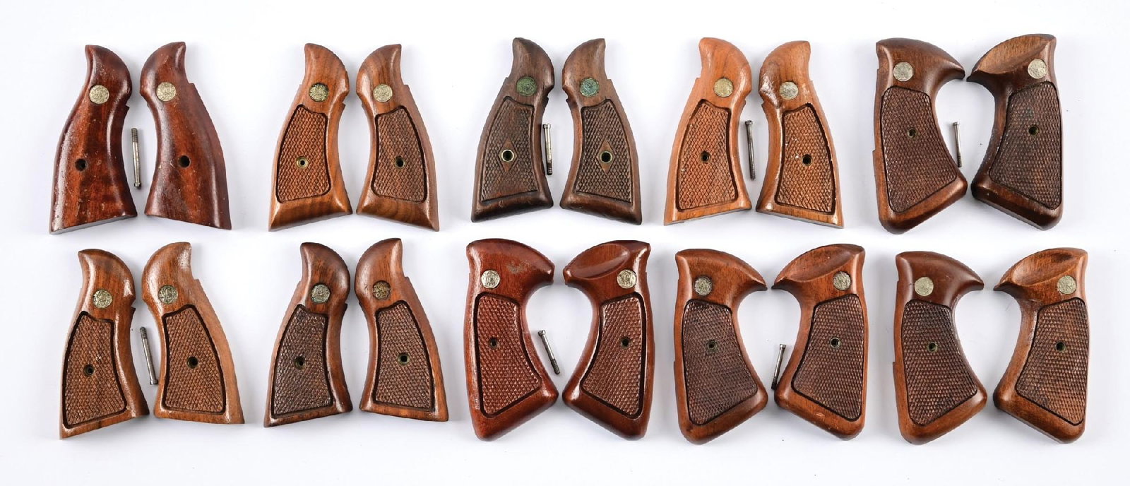 LOT OF (10) MISCELLANEOUS SMITH & WESSON K-FRAME GRIPS. (1 of 2)