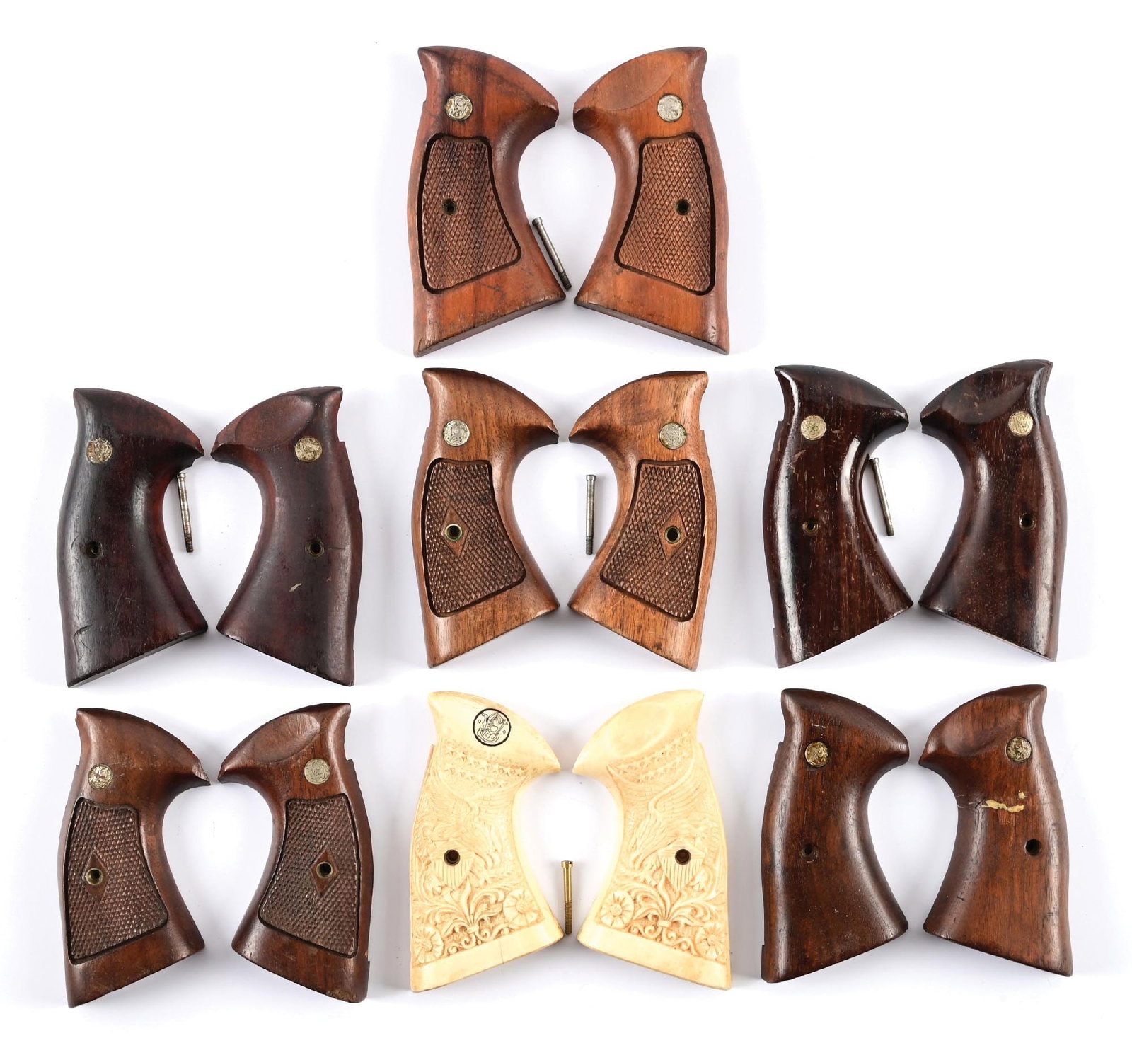 LOT OF (7) MISCELLANEOUS SMITH & WESSON K-FRAME TARGET REVOLVER GRIPS. (1 of 2)