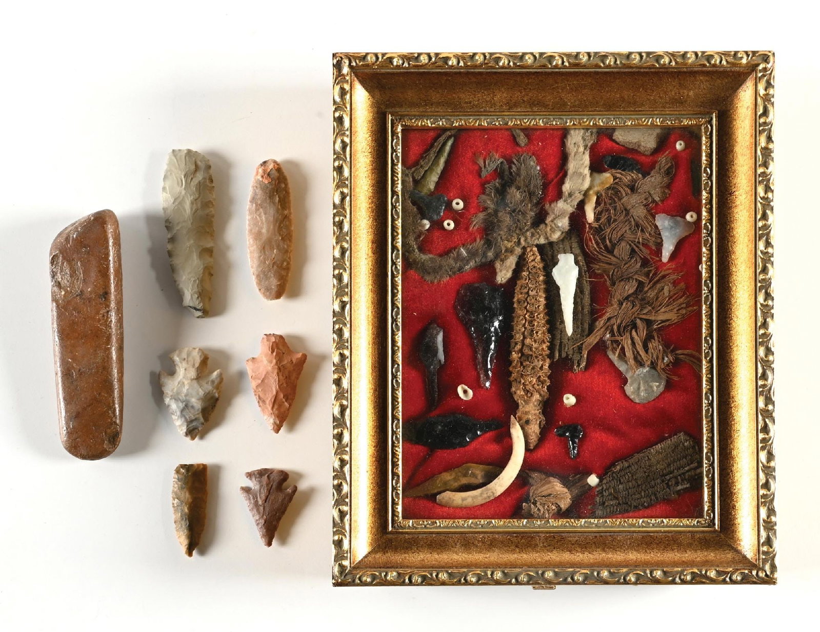 LOT OF NATIVE AMERICAN TOOLS AND ARROWHEADS. (1 of 1)
