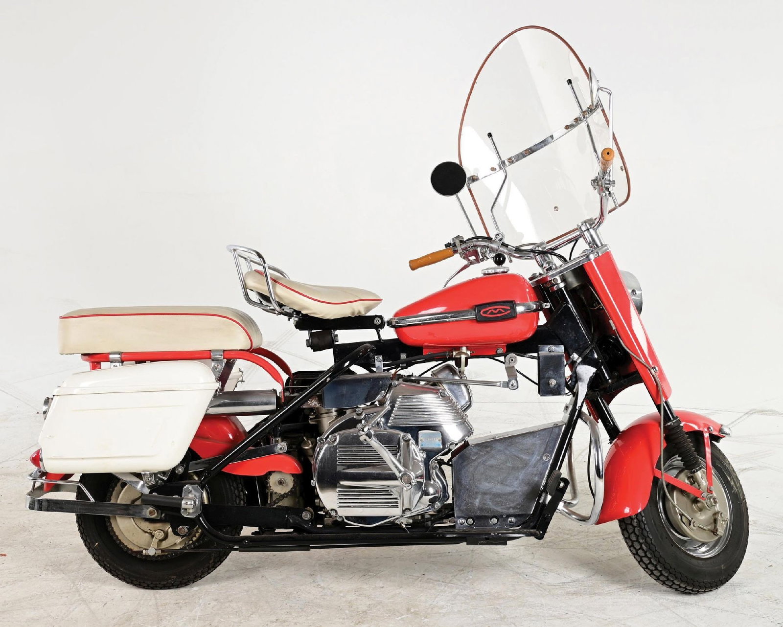 1950S CUSHMAN EAGLE MOTOR SCOOTER (1 of 8)
