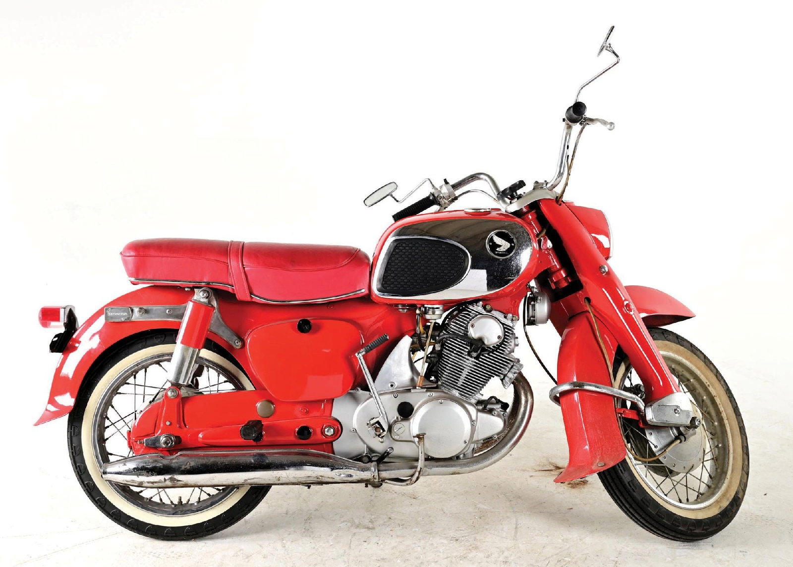 SCARLET RED 1960S HONDA 305 DREAM MOTORCYCLE (1 of 7)