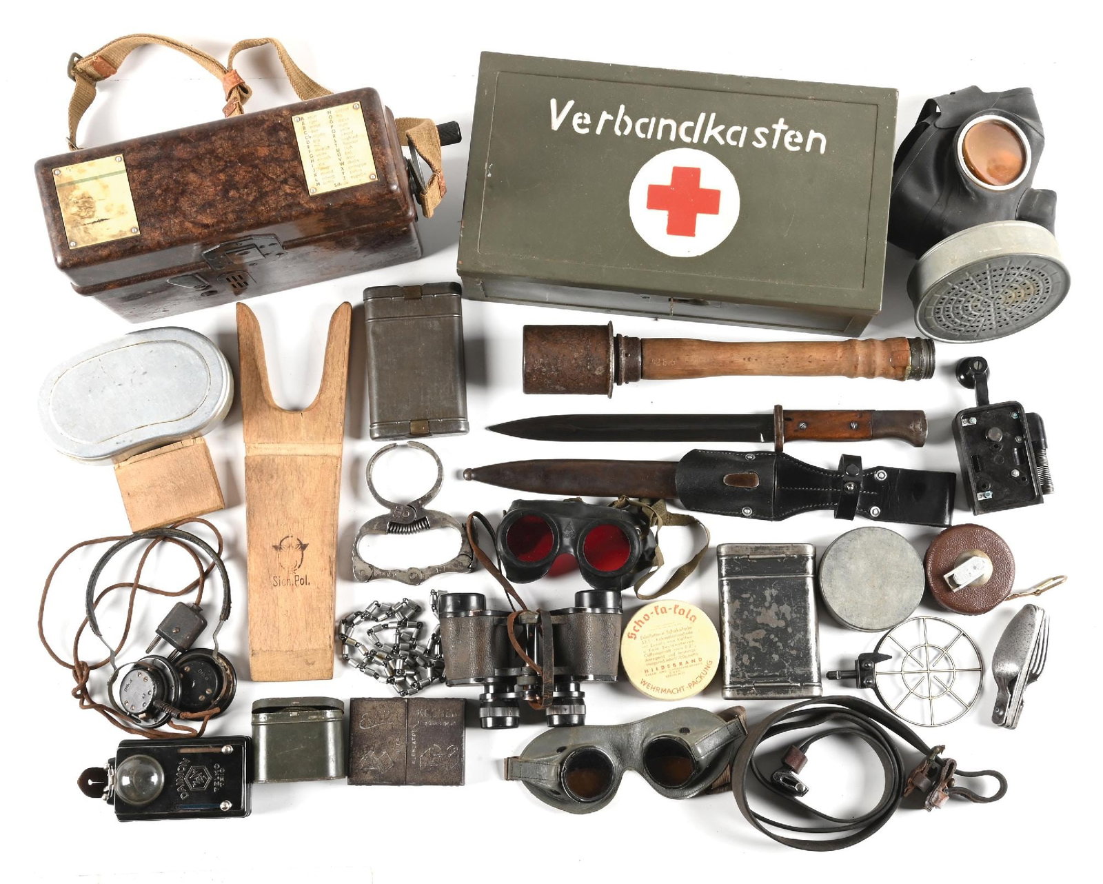 LOT OF GERMAN WWII MISCELLANEOUS FIELD GEAR. (1 of 2)