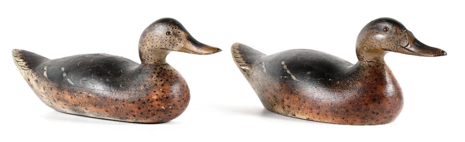 A PAIR OF VINTAGE WOODEN DUCK DECOYS (1 of 2)