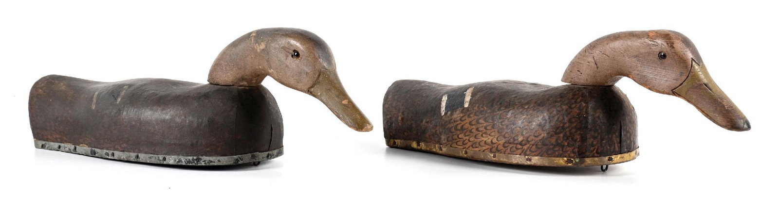 A PAIR OF VINTAGE WOODEN DUCK DECOYS (1 of 2)