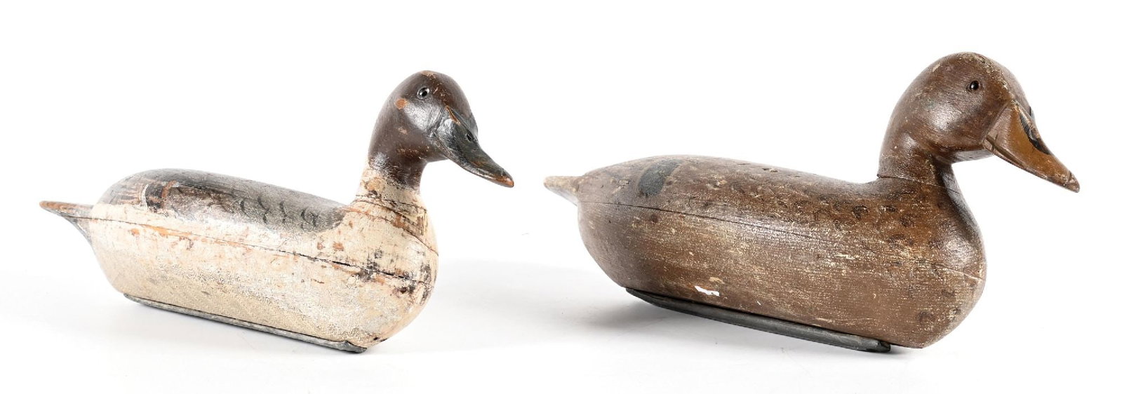 A PAIR OF VINTAGE WOODEN DUCK DECOYS (1 of 2)