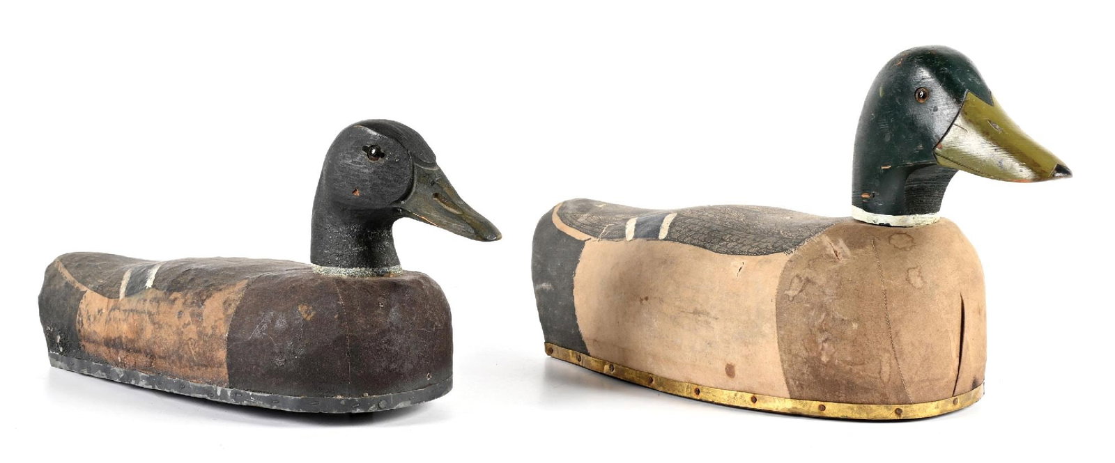 A PAIR OF VINTAGE WOODEN DUCK DECOYS (1 of 2)