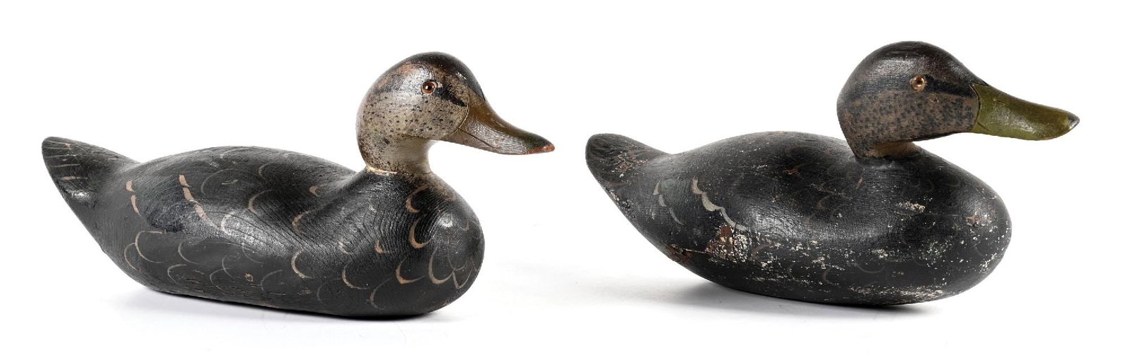 A PAIR OF VINTAGE WOODEN DUCK DECOYS (1 of 2)