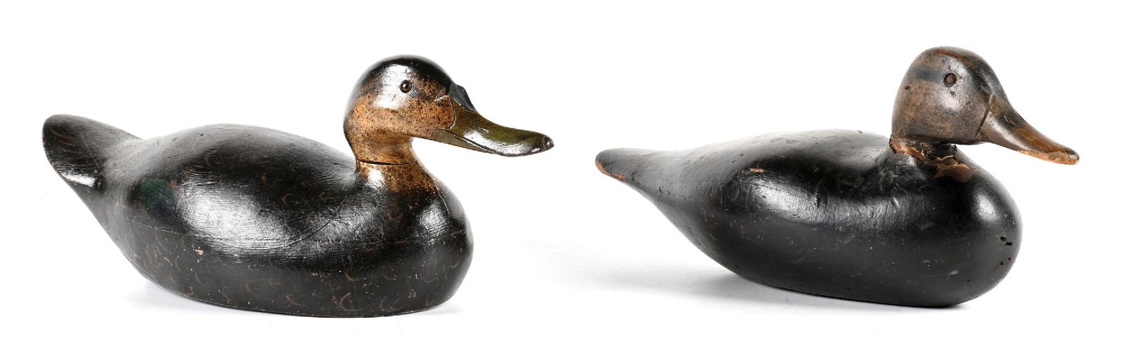 A PAIR OF VINTAGE WOODEN DUCK DECOYS (1 of 2)