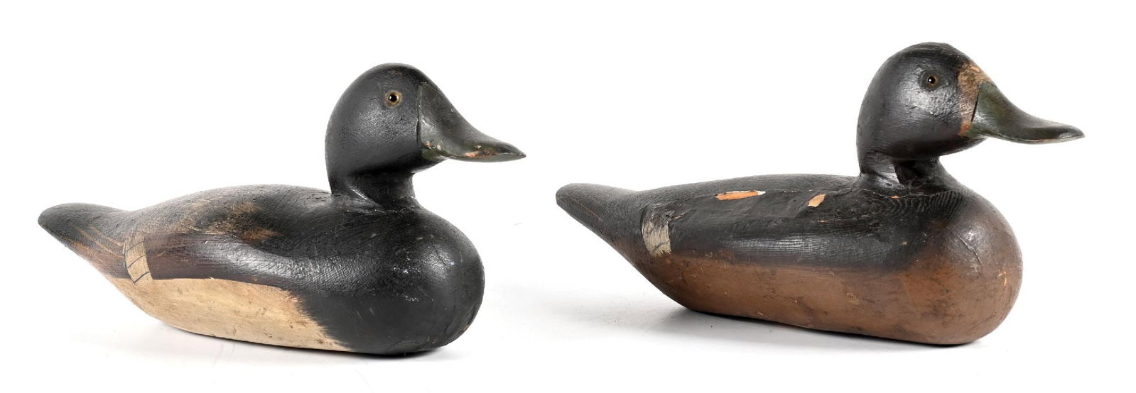 A PAIR OF VINTAGE WOODEN DUCK DECOYS (1 of 2)