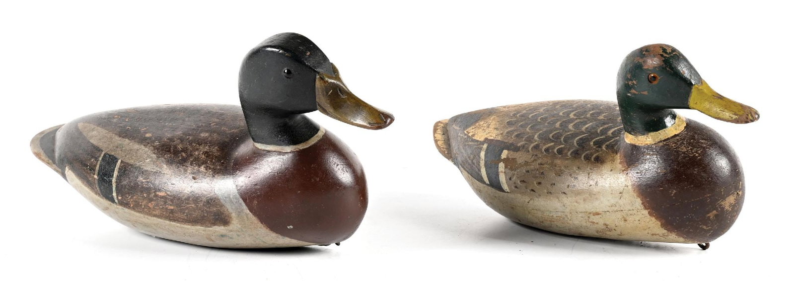 A PAIR OF VINTAGE WOODEN DUCK DECOYS (1 of 2)