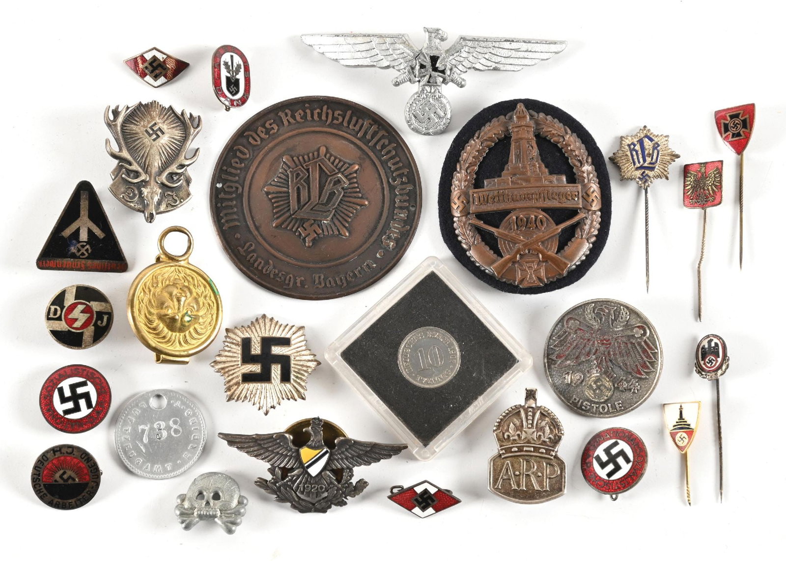 LOT OF MISCELLANEOUS THIRD REICH PINS AND TINNIES.: Lot contains various Third Reich pins and small badges. Included are NSDAP party pins, HJ emblems, shooting badges, enamel pins, etc. CONDITION: Overall very good.