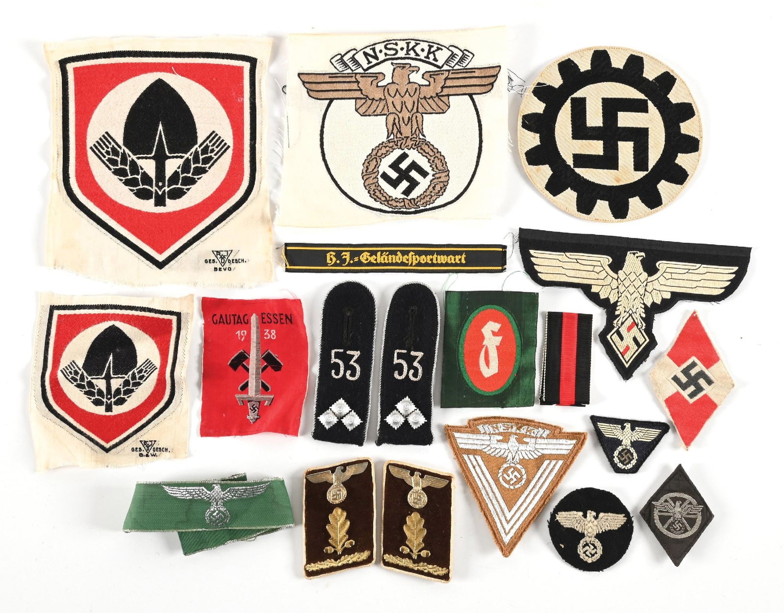 LOT OF MISCELLANEOUS THIRD REICH POLITICAL ORGANIZATION INSIGNIA. (1 of 1)