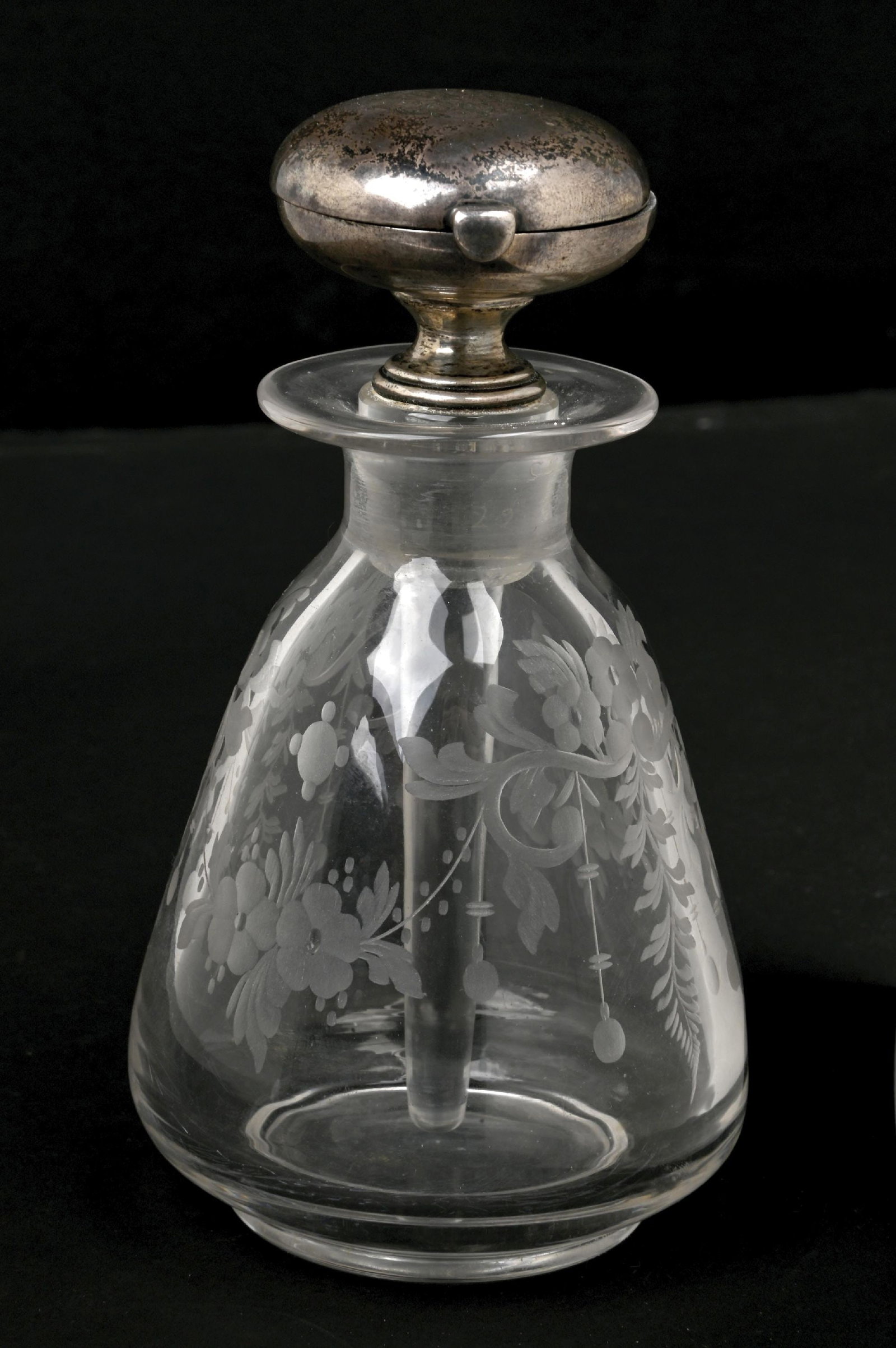HAWKES CRYSTAL & STERLING PERFUME BOTTLE WITH COMPACT LID: C. 1800-1900s. A unique fine-cut glass acid-etched floral bell-shaped Hawks perfume. The perfume has a sterling silver stopper with a hinged top that reveals a compact. The silver cap is attached to a