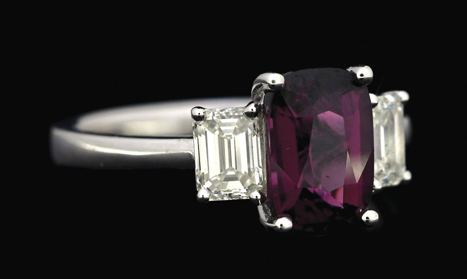 18K WHITE GOLD SPINEL & DIAMOND RING W/GIA REPORT: 18k white gold spinel (1.94ct) and diamond (0.83ctw) ring accompanied by an original GIA spinel report and a GGA appraisal report with an ERRV of $15,476.00. (See additional website images for report 