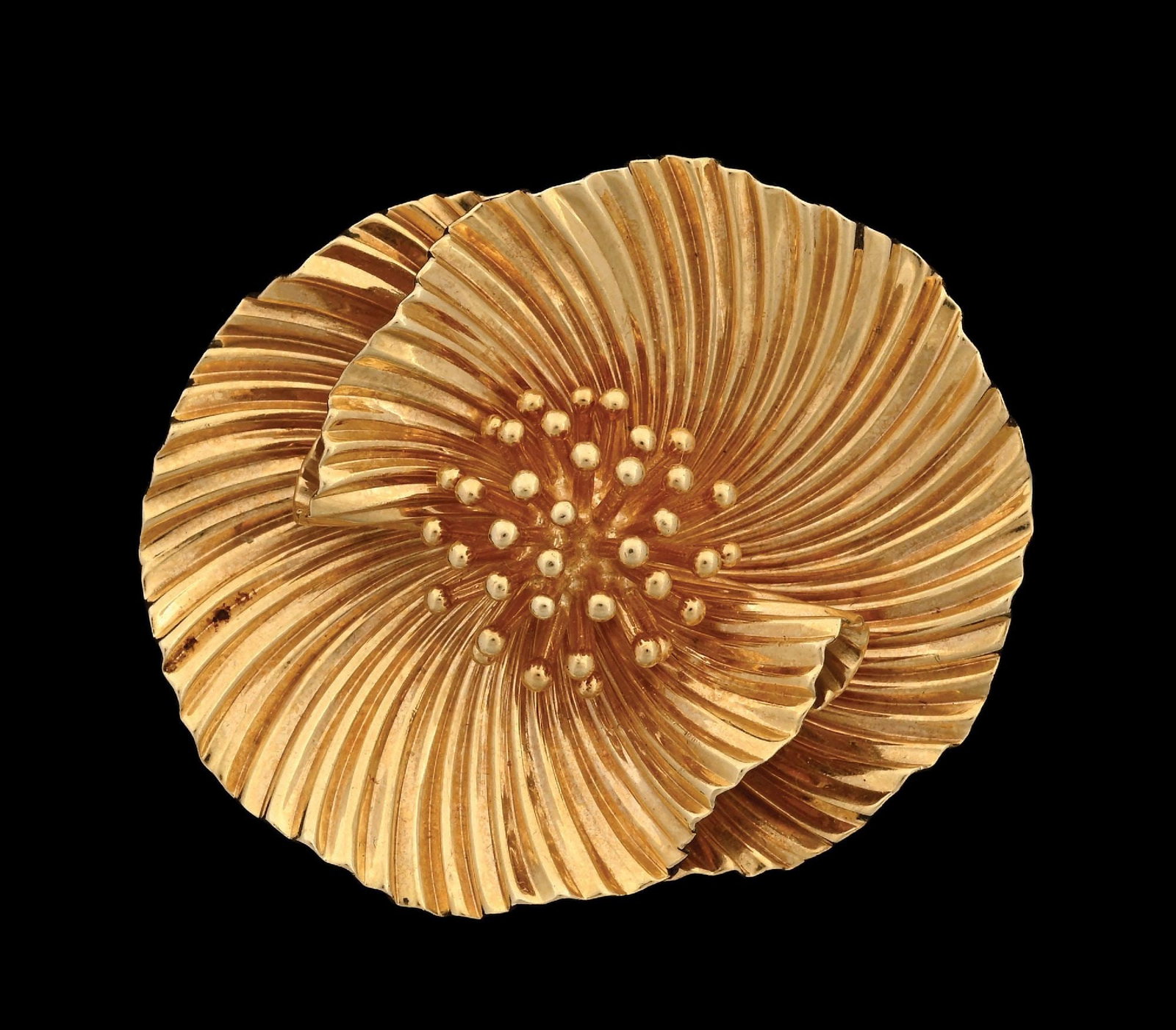 14K YELLOW GOLD FLOWER BROOCH FUR CLIP BY PARRY & PARRY: Vintage 14k yellow gold flower brooch/fur clip by Parry & Parry. Brooch measures 37mm by 45mm. Gross weight is 21.2 grams. Marked "14K" with "Pd" maker's mark. Condition: (Very Good-Excellent).