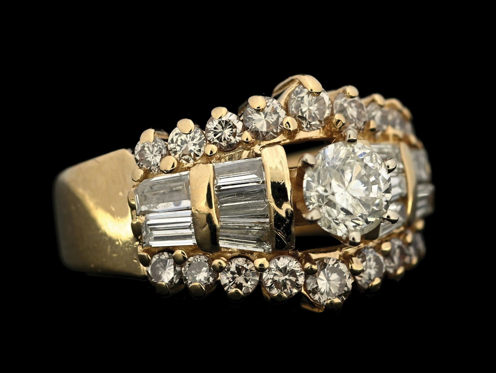 14K YELLOW GOLD 1.76CT TW DIAMOND ENGAGEMENT RING W/REPORT: 14k yellow gold diamond (0.61ct center, 1.15ctw sides) engagement ring accompanied by an original GGA appraisal report with an ERRV of $10,290.00. (See additional website images for report specificati