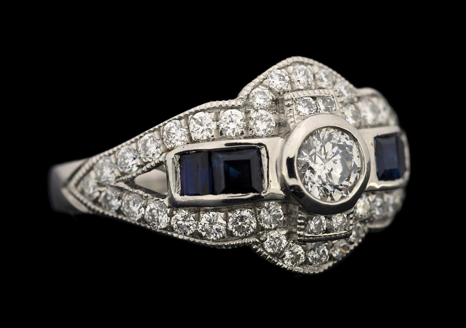 PLATINUM DIAMOND & SAPPHIRE RING W/REPORT: Platinum diamond (0.92ctw) and sapphire (0.69ctw) ring accompanied by an original AIG appraisal report with an ERRV of $5,440.00. (See additional website images for report specifications). Ring size