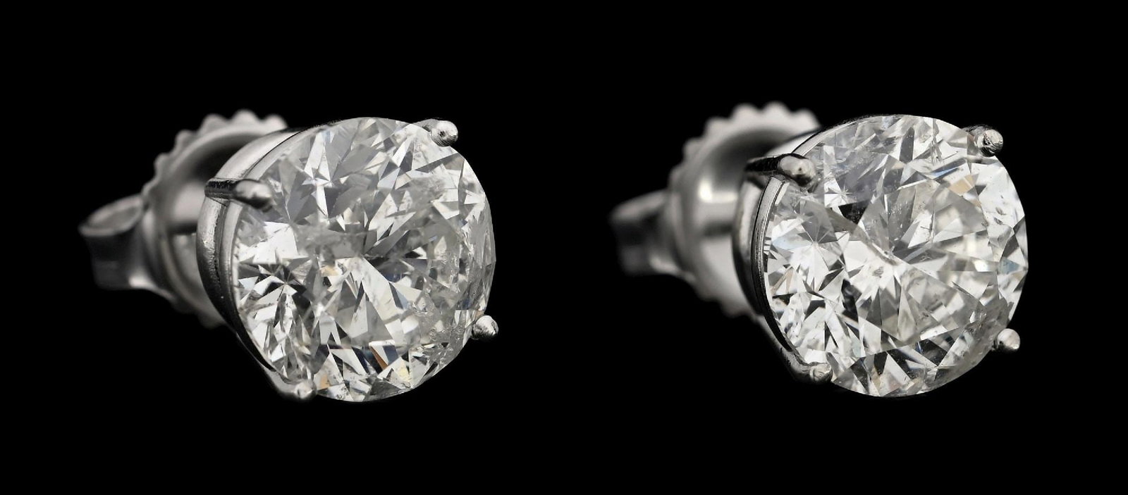 14K WHITE GOLD 4.06CT TW DIAMOND STUD EARRINGS W/REPORT: 14k white gold diamond (4.06ctw) stud earrings accompanied by an original GGA appraisal report with an ERRV of $47,580.00 (See additional website images of report for specifications). Marked "14K".