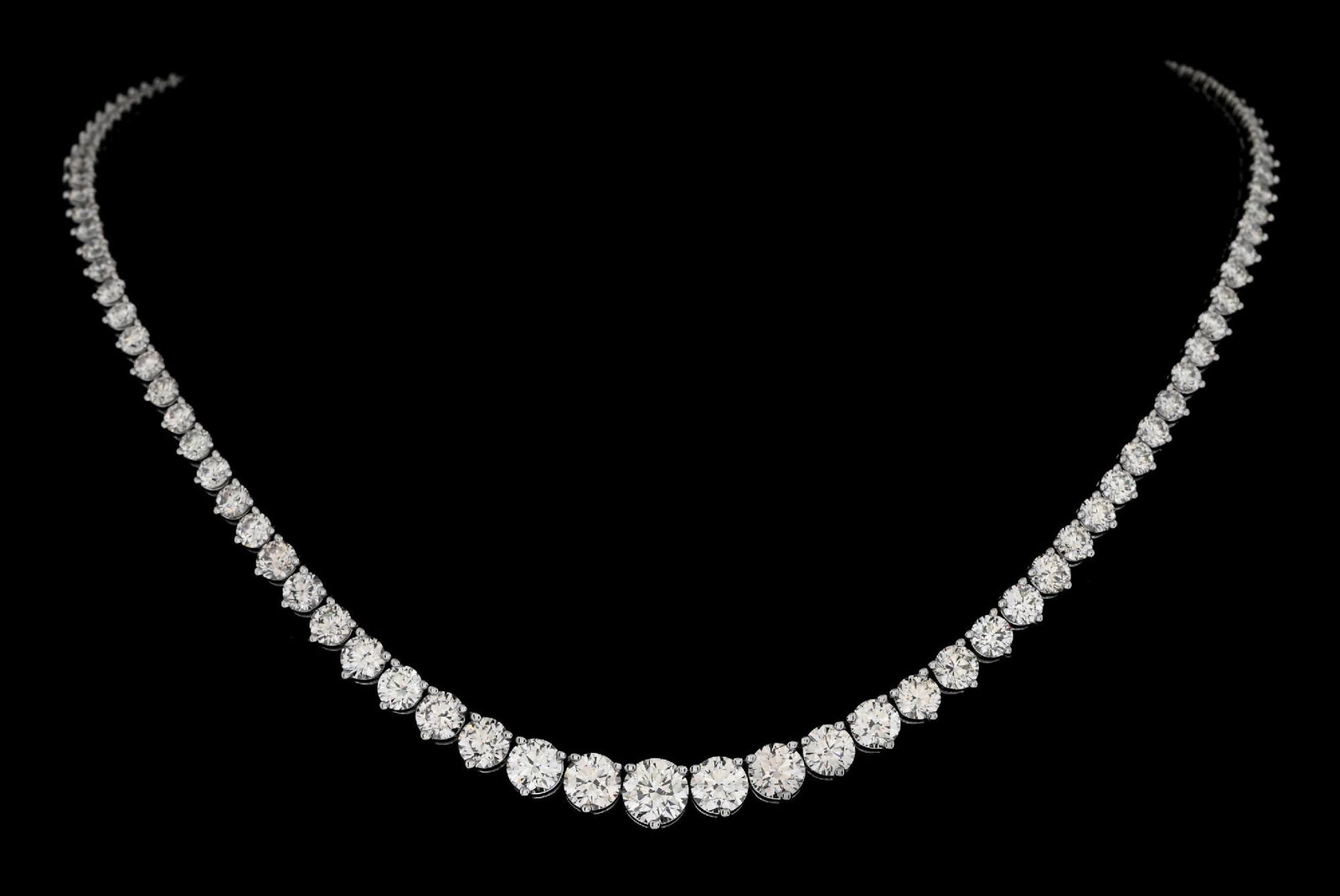 14K WHITE GOLD GRADUATED DIAMOND NECKLACE, 17.75CT TW: 14k white gold graduated diamond necklace consisting of 116 round brilliant cut natural diamonds with a total weight of 17.75cts. Length measures 16". Width at center measures 7.25mm. Gross weight is 