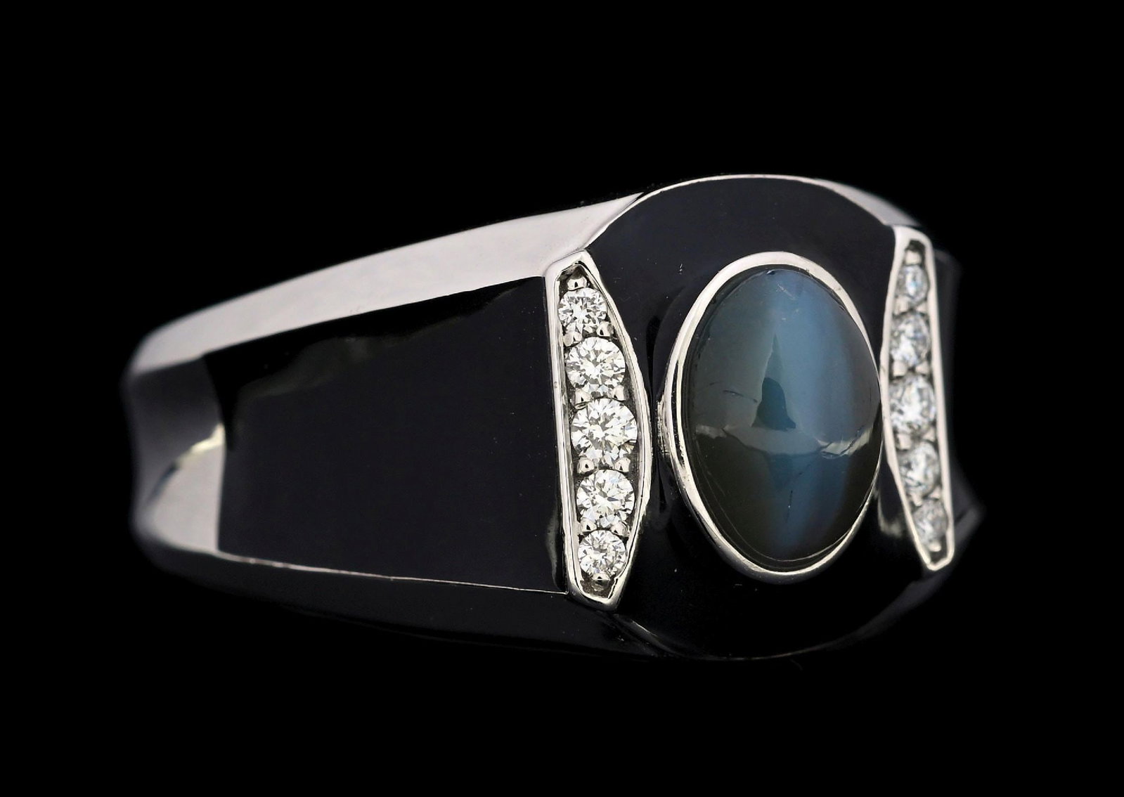PLATINUM CATS-EYE ALEXANDRITE & DIAMOND RING W/GIA REPORT: Platinum natural cat's-eye alexandrite (2.53ct) and diamond (0.13ctw) enameled ring accompanied by an original GIA alexandrite report and an AIGL appraisal report with an ERRV of $21,285.00. (See