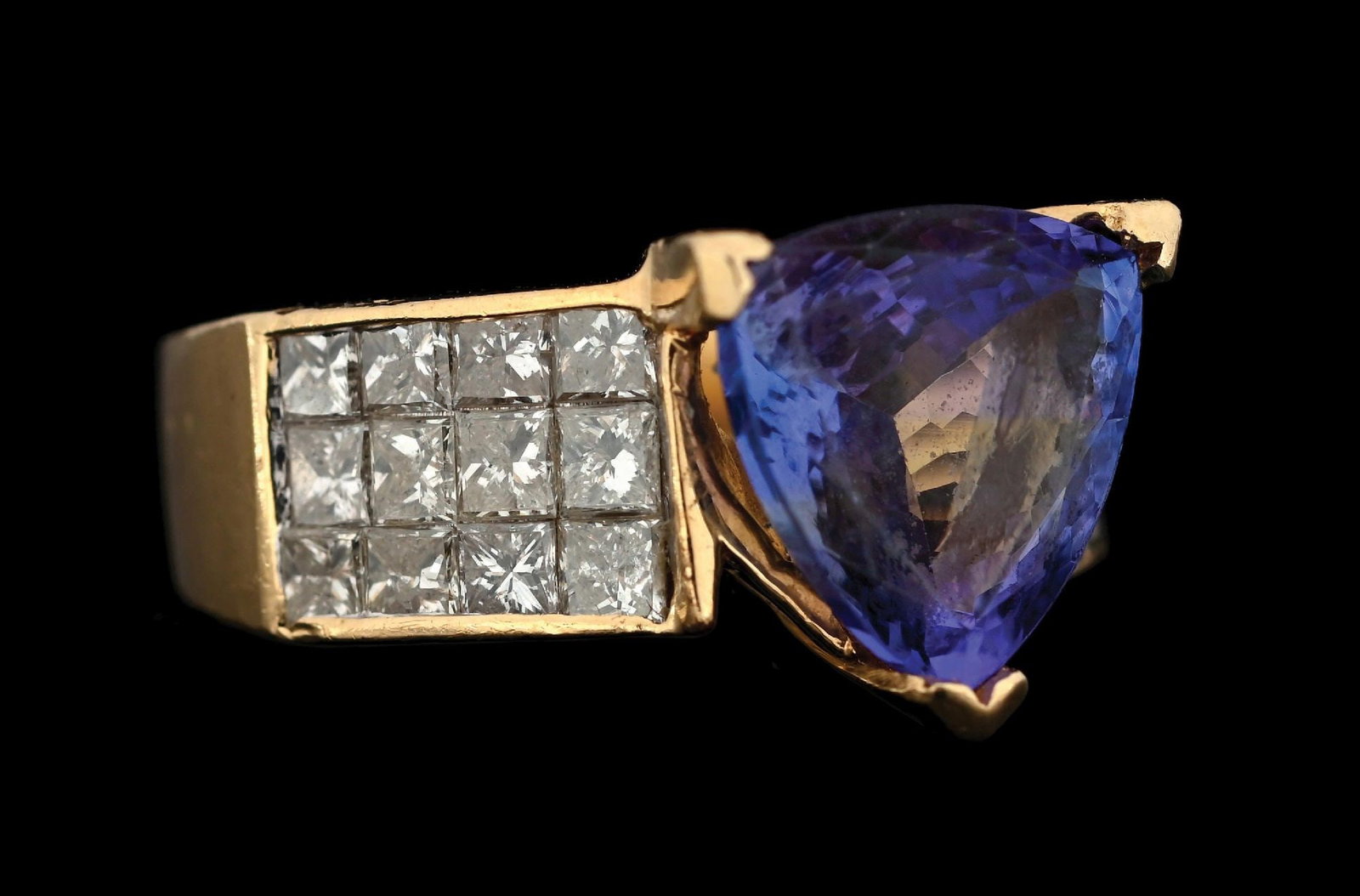 14K YELLOW GOLD TANZANITE & DIAMOND RING (1 of 5)