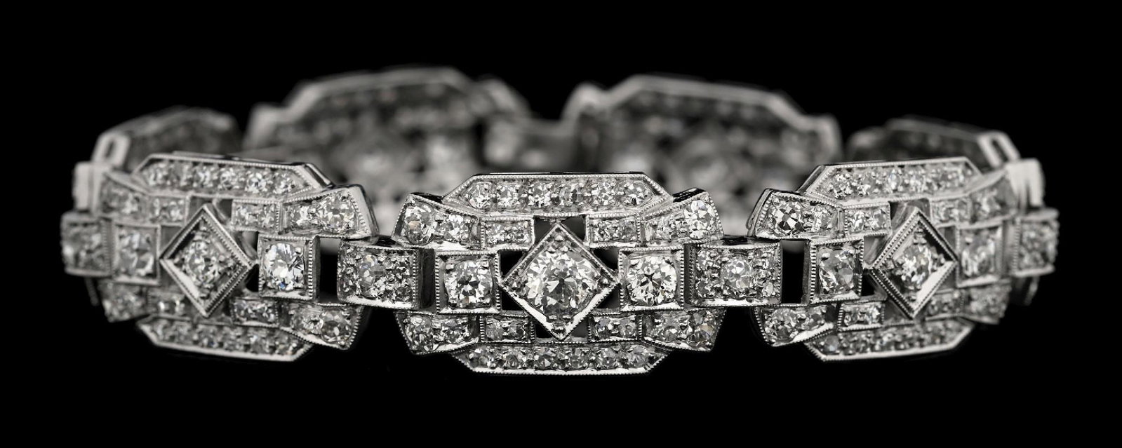 PLATINUM ART DECO DIAMOND BRACELET, 10CT TW: Platinum and diamond Art Deco bracelet consisting of 253 round cut near-colorless natural diamonds with a total weight of 10.00cts. Length measures 6-3/4". Width measures 14mm. Gross weight is 37.5 gr