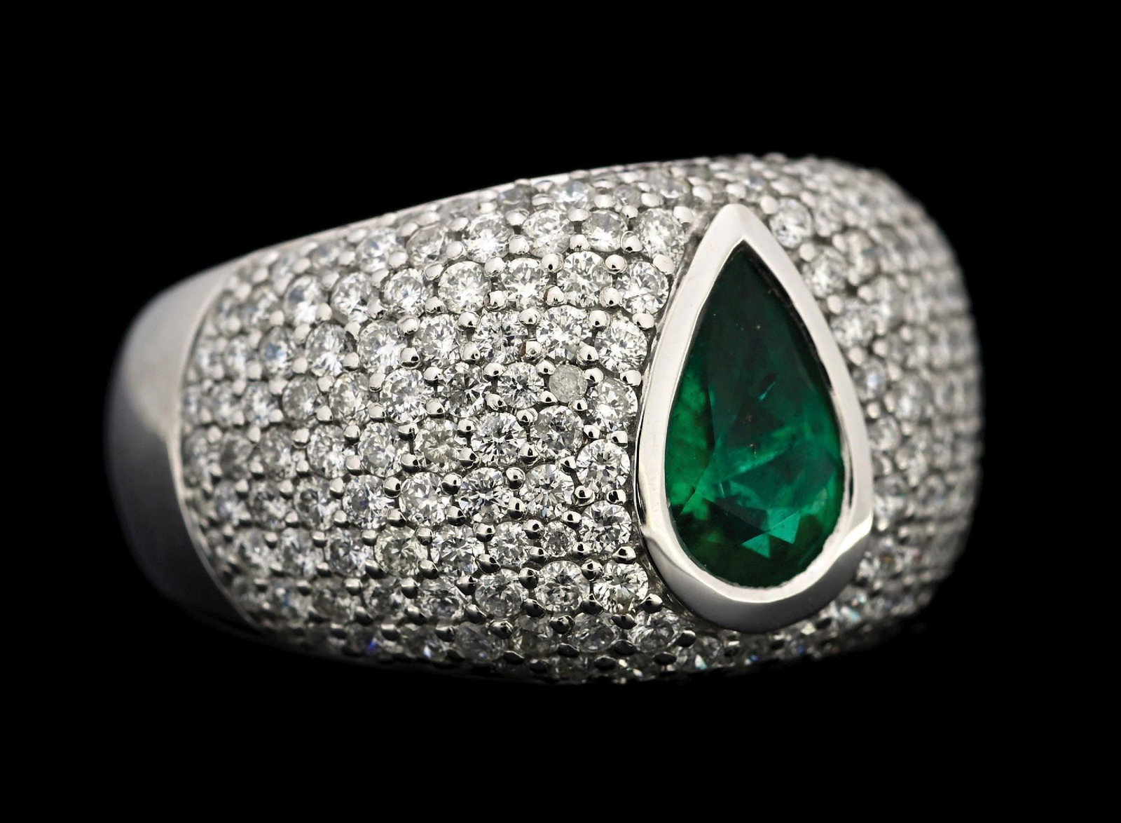 18K WHITE GOLD EMERALD & DIAMOND RING W/REPORT: 18k white emerald (0.62ct) and pave diamond (1.40ctw) ring accompanied by an original GAL appraisal report with an ERRV of $9,980.00. (See additional website images for report specifications). Ring si