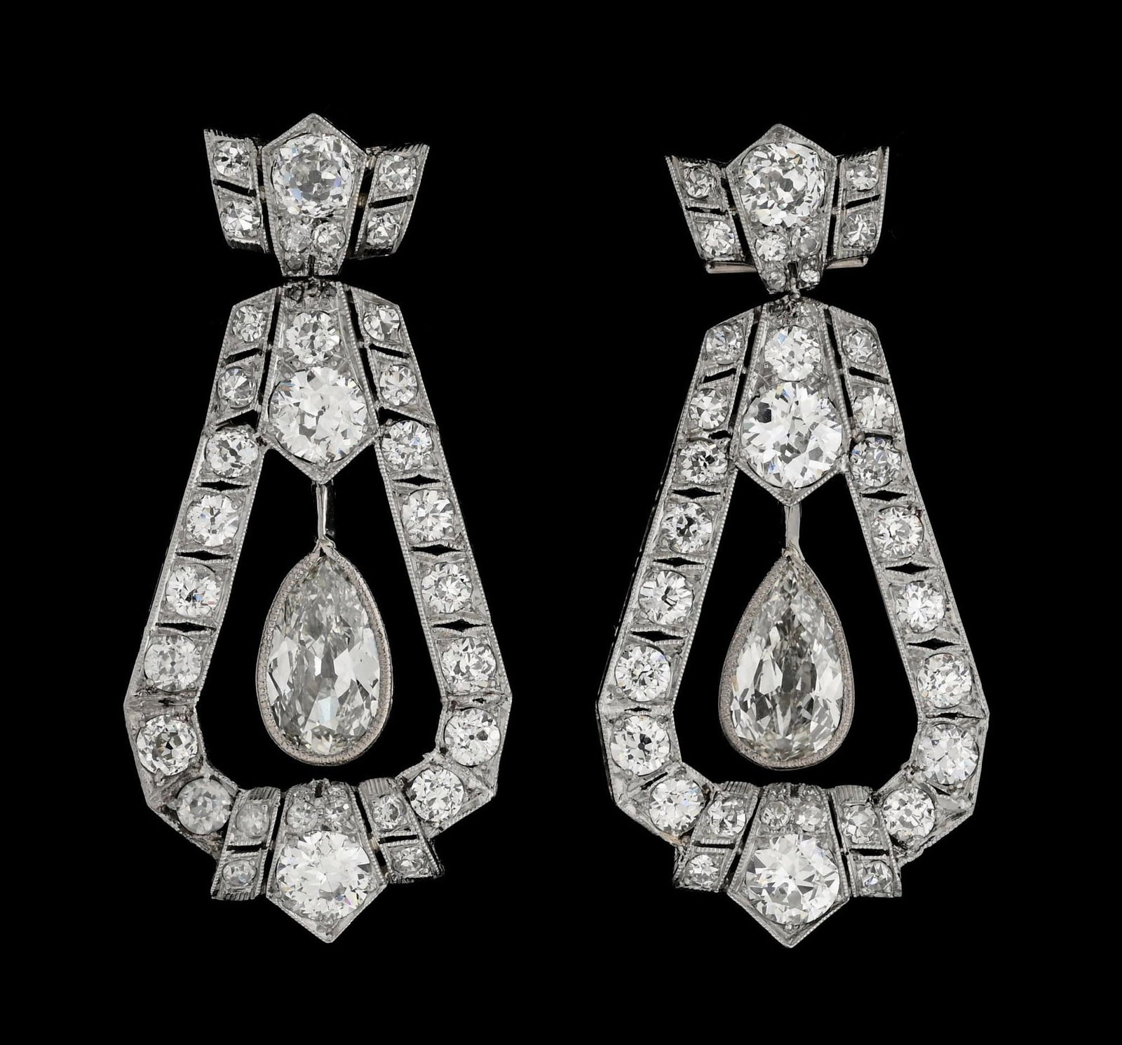 18K WHITE GOLD 5CT TW ART DECO DIAMOND EARRINGS: Stunning 18k white gold art deco diamond filigree door knocker earrings set with a 2 pear shape natural diamonds measuring approximately 10x6x3mm each, with an estimated total weight of 2.00cts, and 9