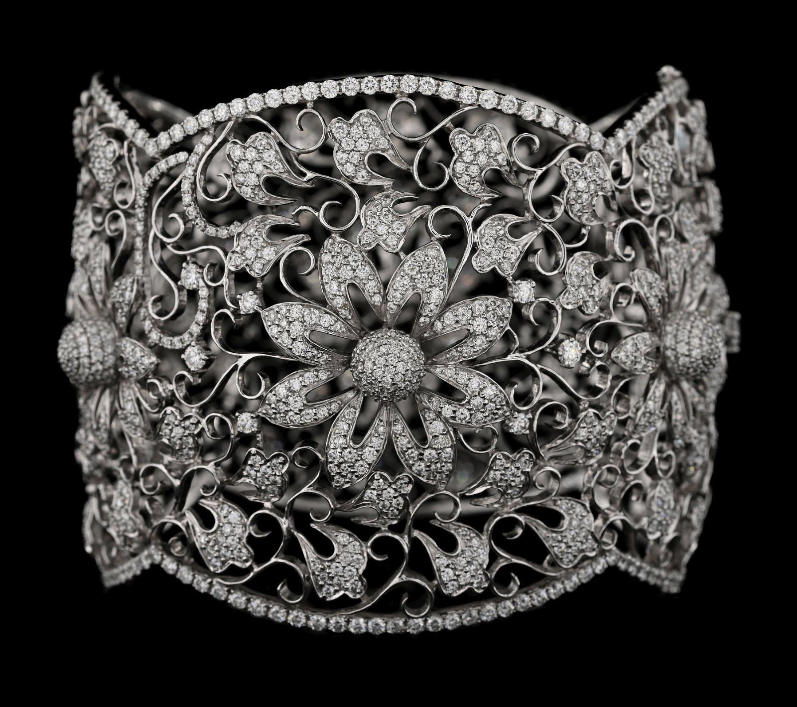 18K WHITE GOLD 30CT TW DIAMOND FLOWER BANGLE BRACELET (1 of 6)