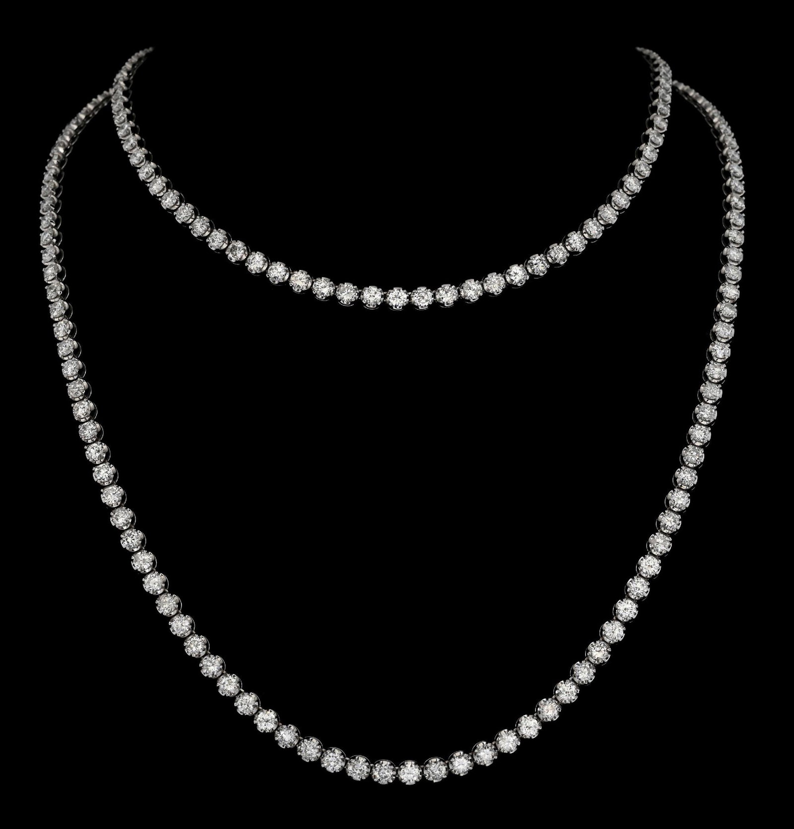18K WHITE GOLD DIAMOND LINE NECKLACE, 20.75CT TW: 18k white gold diamond line necklace consisting of 189 round brilliant cut natural diamonds with a total weight of 20.75cts. Length measures 32". Width at center measures 4mm. Gross weight is 42.0 gra