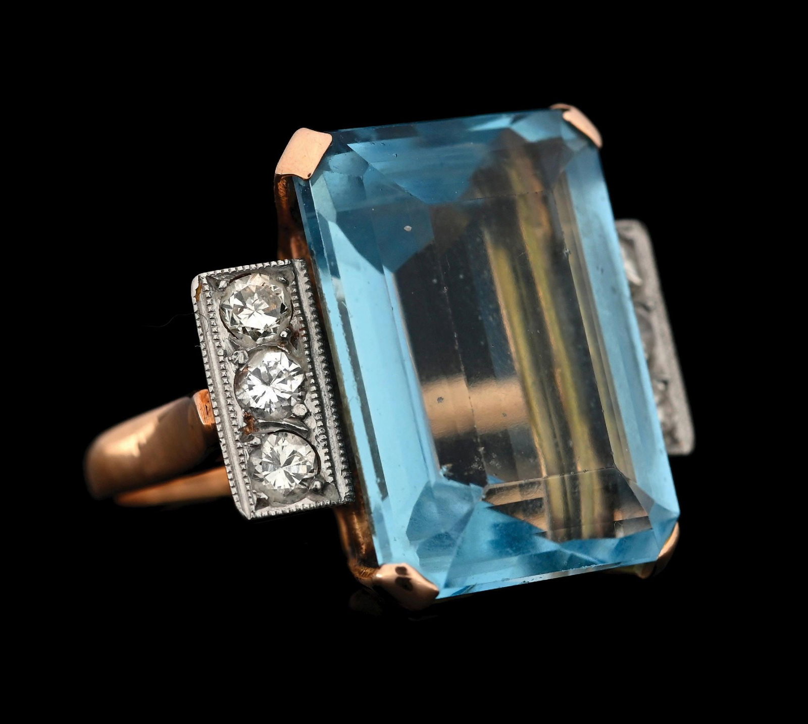 18K ROSE GOLD AUQAMARINE & DIAMOND ESTATE RING: 18k rose gold aquamarine and diamond estate ring consisting of 1 emerald cut aquamarine with an estimated weight 12.00cts and 6 round brilliant cut natural diamonds with a total weight of 0.36cts.