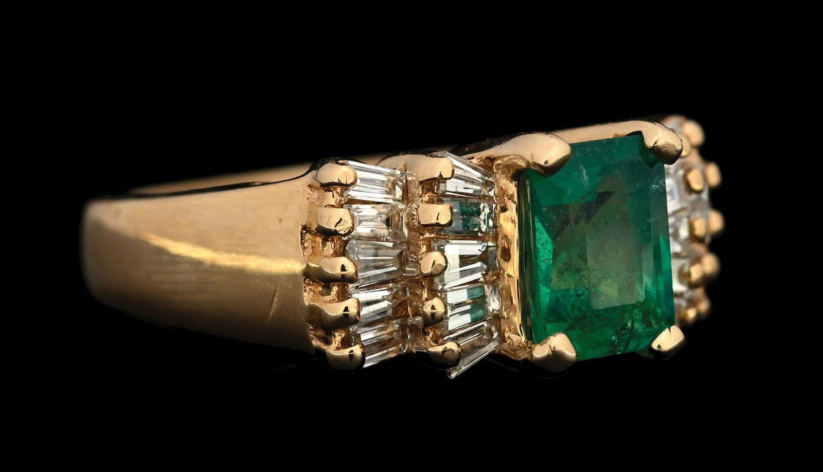 14K YELLOW GOLD EMERALD & DIAMOND RING W/REPORT: 14k yellow gold emerald (0.94ct) and diamond (0.70ctw) ring accompanied by an original AIGL appraisal report with an ERRV of $9,875.00. (See additional website images for report specifications). Ring