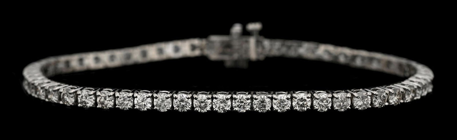 14K WHITE GOLD 5.46CT TW DIAMOND BRACELET W/REPORT: 14k white gold diamond (5.46ctw) tennis bracelet accompanied by an original GGA appraisal report with an ERRV of $18,940.00. (See additional website images for report specifications). Length measures 