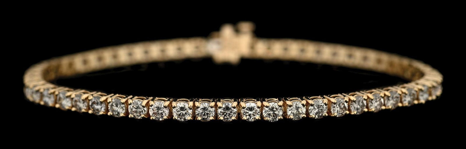 14K YELLOW GOLD 5.32CT TW DIAMOND BRACELET W/REPORT: 14k yellow gold diamond (5.32ctw) tennis bracelet accompanied by an original GGA appraisal report with an ERRV of $19,540.00. (See additional website images for report specifications). Length measures