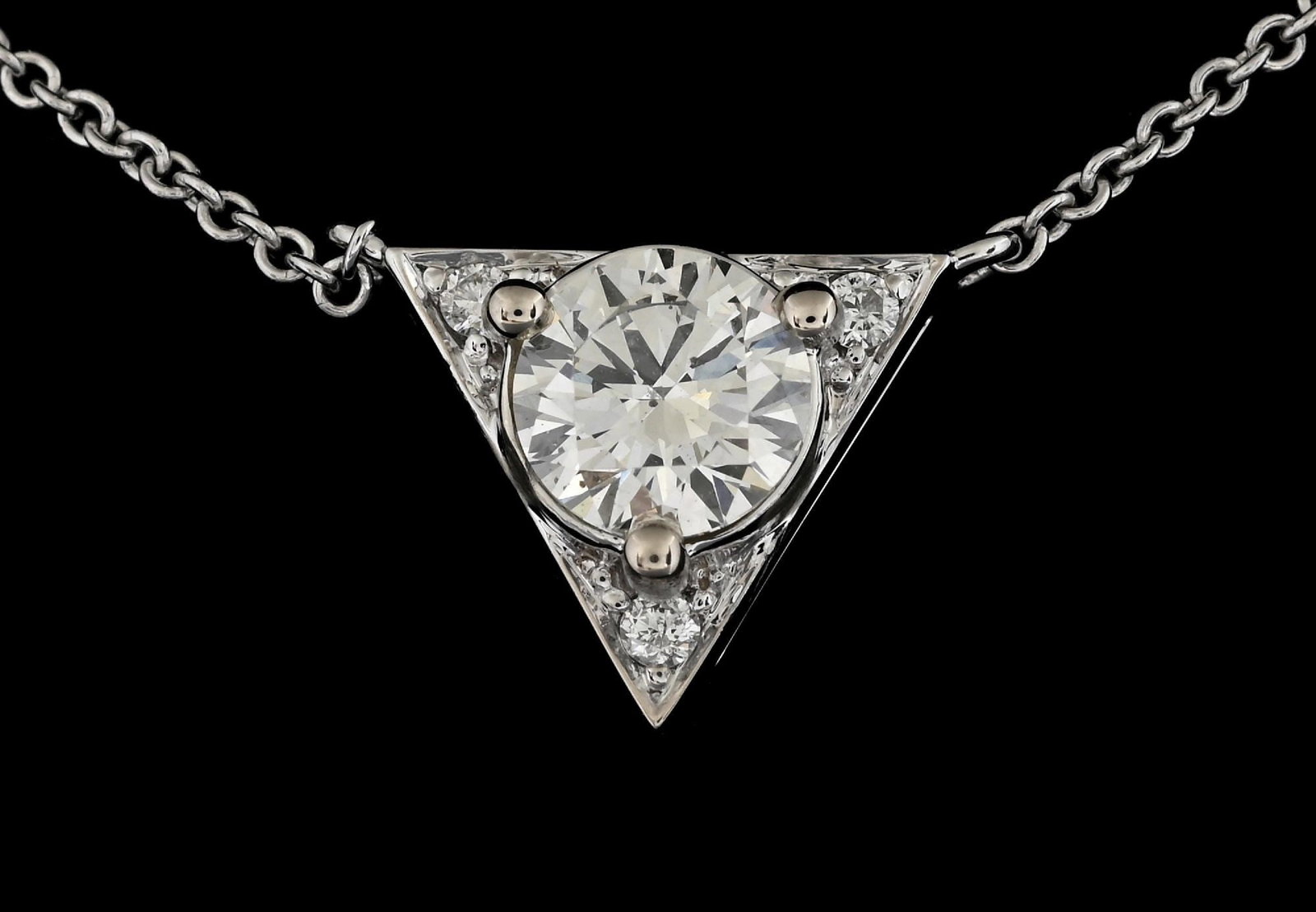 18K WHITE GOLD 1.13CT TW DIAMOND NECKLACE W/REPORT: 18k white gold diamond (1.06ct RBC plus 0.07ctw sides) necklace accompanied by an original GGA appraisal report with an ERRV of $15,620.00. (See additional website images for report specifications). L
