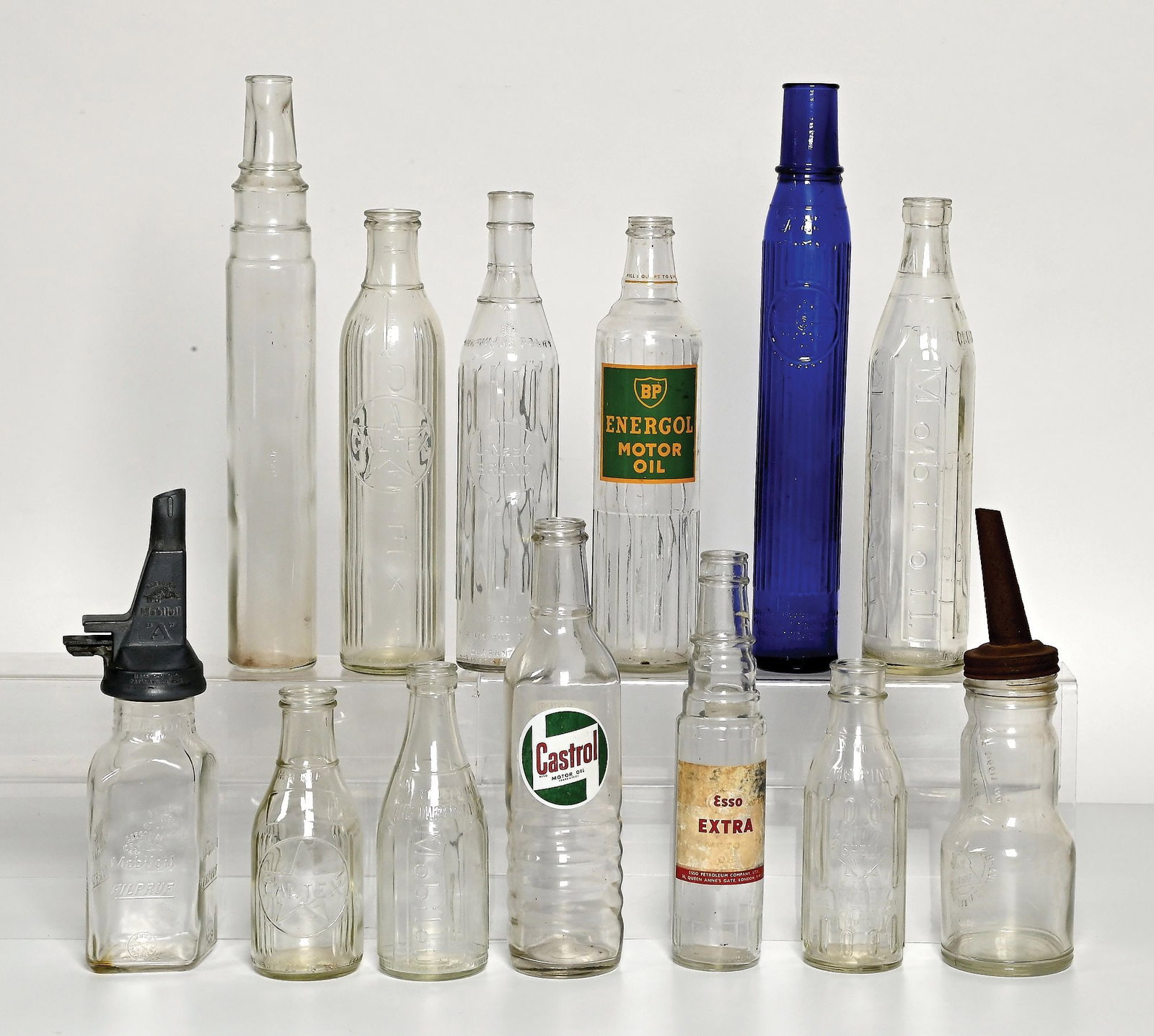 LARGE COLLECTION OF VARIOUS GLASS MOTOR OIL BOTTLES. (1 of 4)