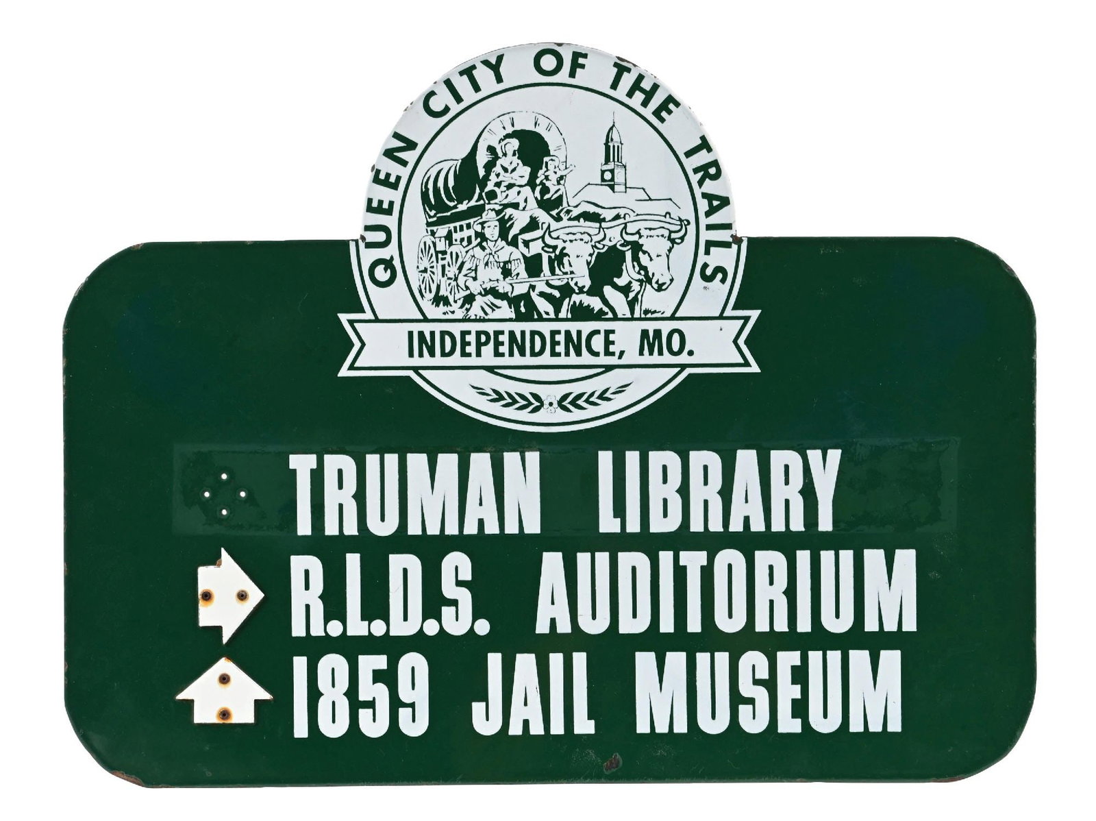 QUEEN CITY OF THE TRAILS INDEPENDENCE, MISSOURI PORCELAIN DIRECTIONAL SIGN.: SSP. C. 1950s. CONDITION: Sign shows excellent color & gloss throughout with outstanding condition graphic. Light nicks in the outer field with one area of cloudiness at the "Truman Library" lettering