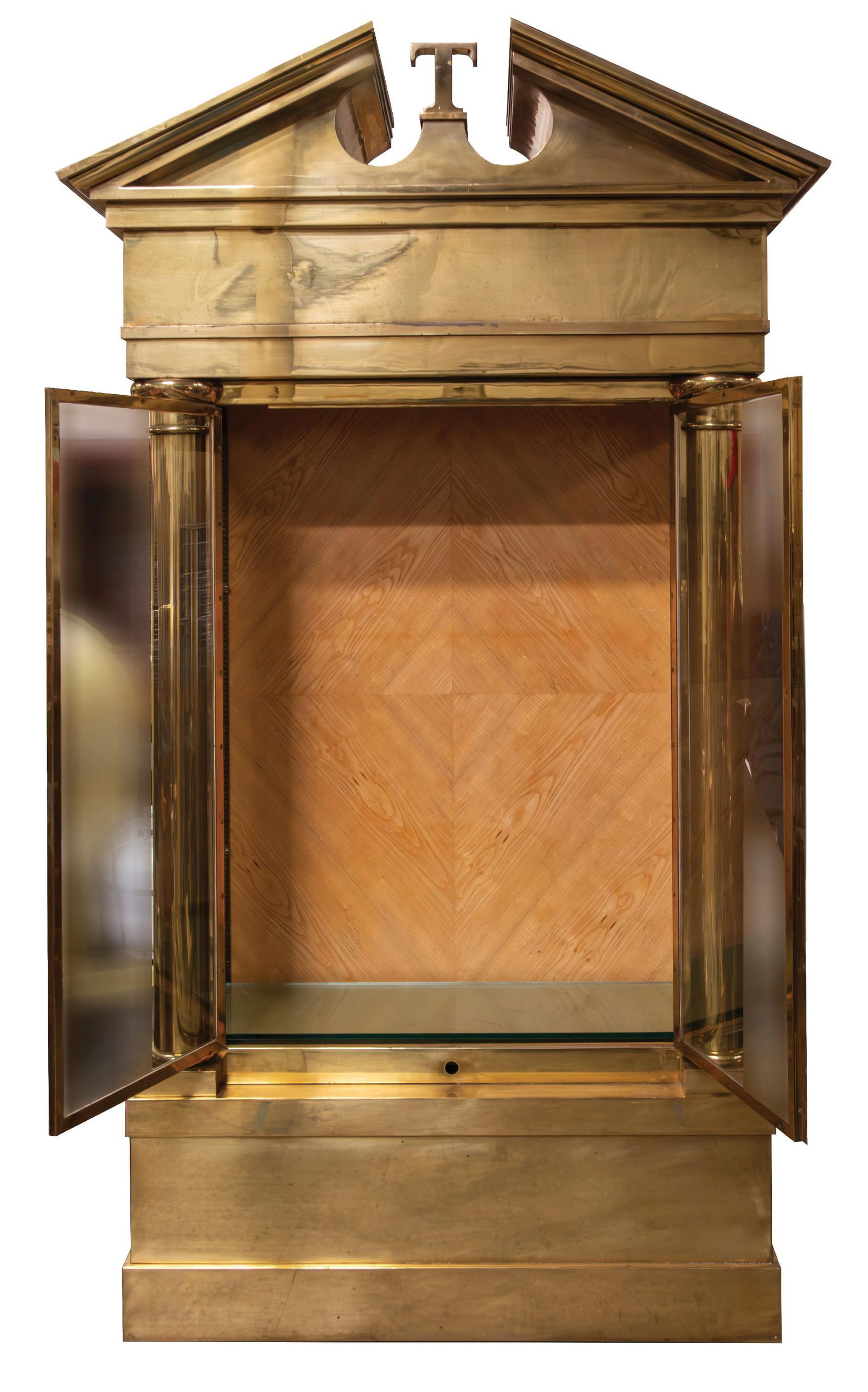 COLLECTION OF 2 GOLD BRASS TRUMP GLASS CABINET & TRUMP MANNEQUIN (1 of 5)