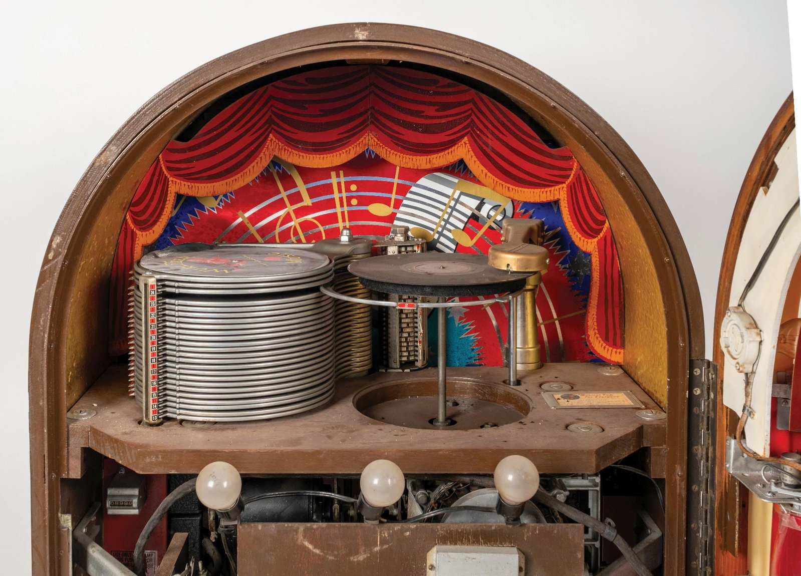 WURLITZER MODEL 1015 JUKEBOX - 6