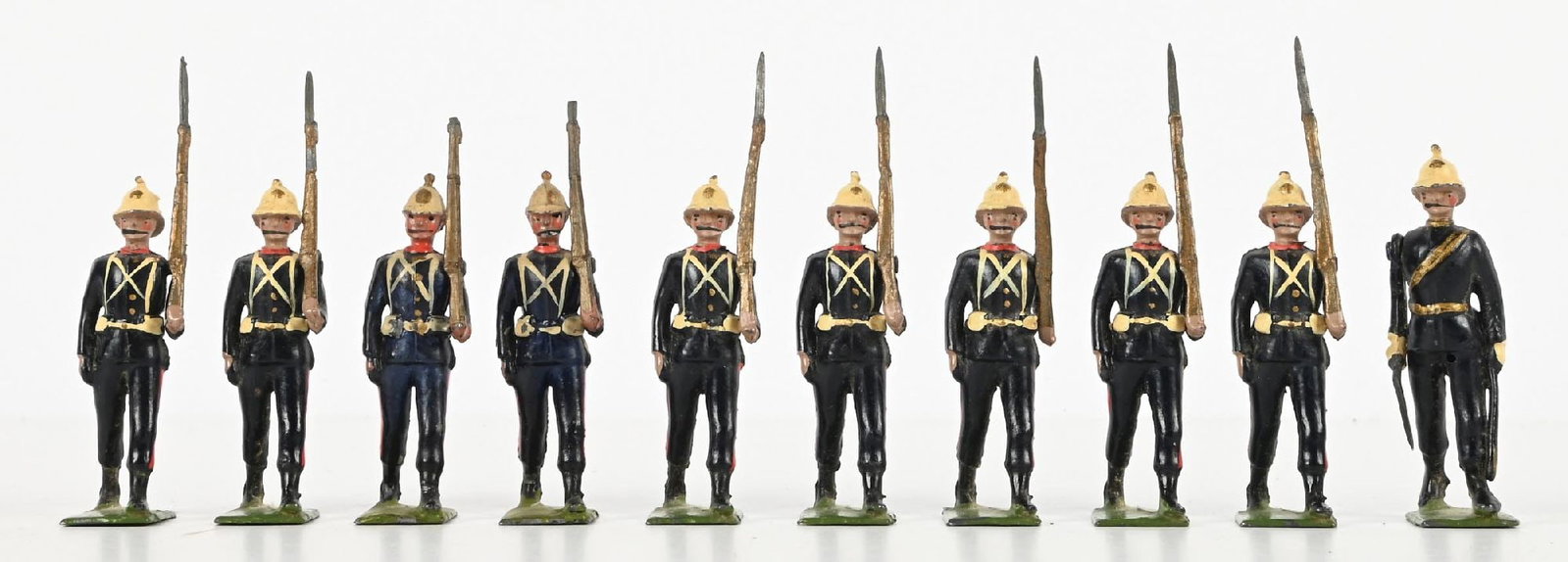 PRE-WAR W. BRITIANS ROYAL MARINES: Royal Marines No. 35 marching, slope arms. Half-booted, box packs, officer with drawn sword marching. Includes 2 damaged bayonet figures in addition. No original box. 10 pieces. Condition: Dimensions: