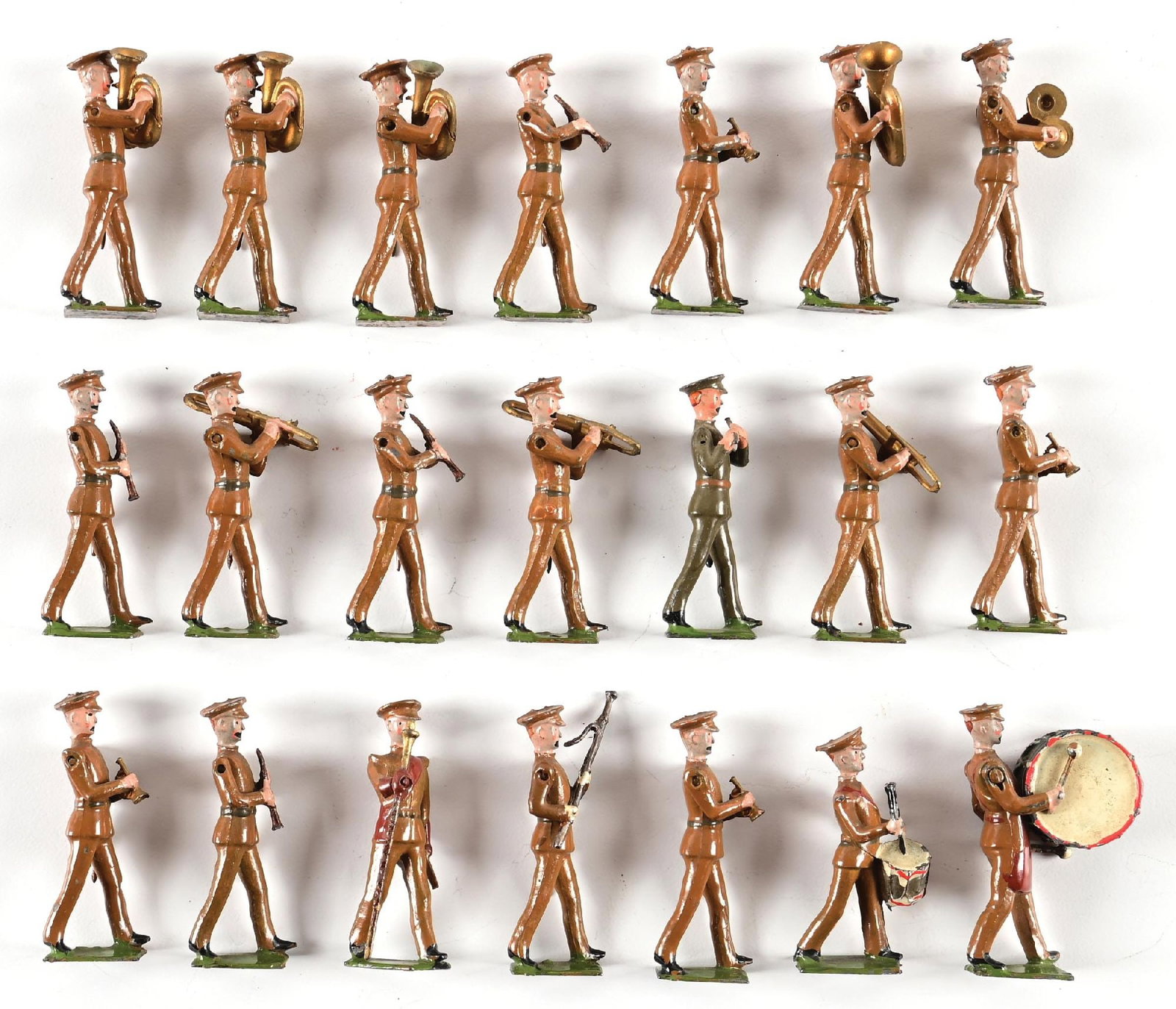 PRE-WAR W. BRITAINS BRITISH ARMY MARCHING BAND 21-PIECE ASSORTMENT: 1 mismatch. Very good condition. 21 pieces. Condition: Dimensions: Largest: 2 - 1/4" x 1 - 3/8" x 1".